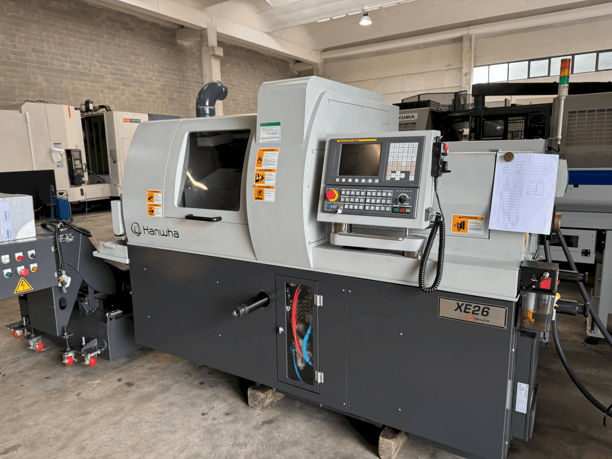 Hanwha XE 26 H Mašinos vaizdas iš priekio
