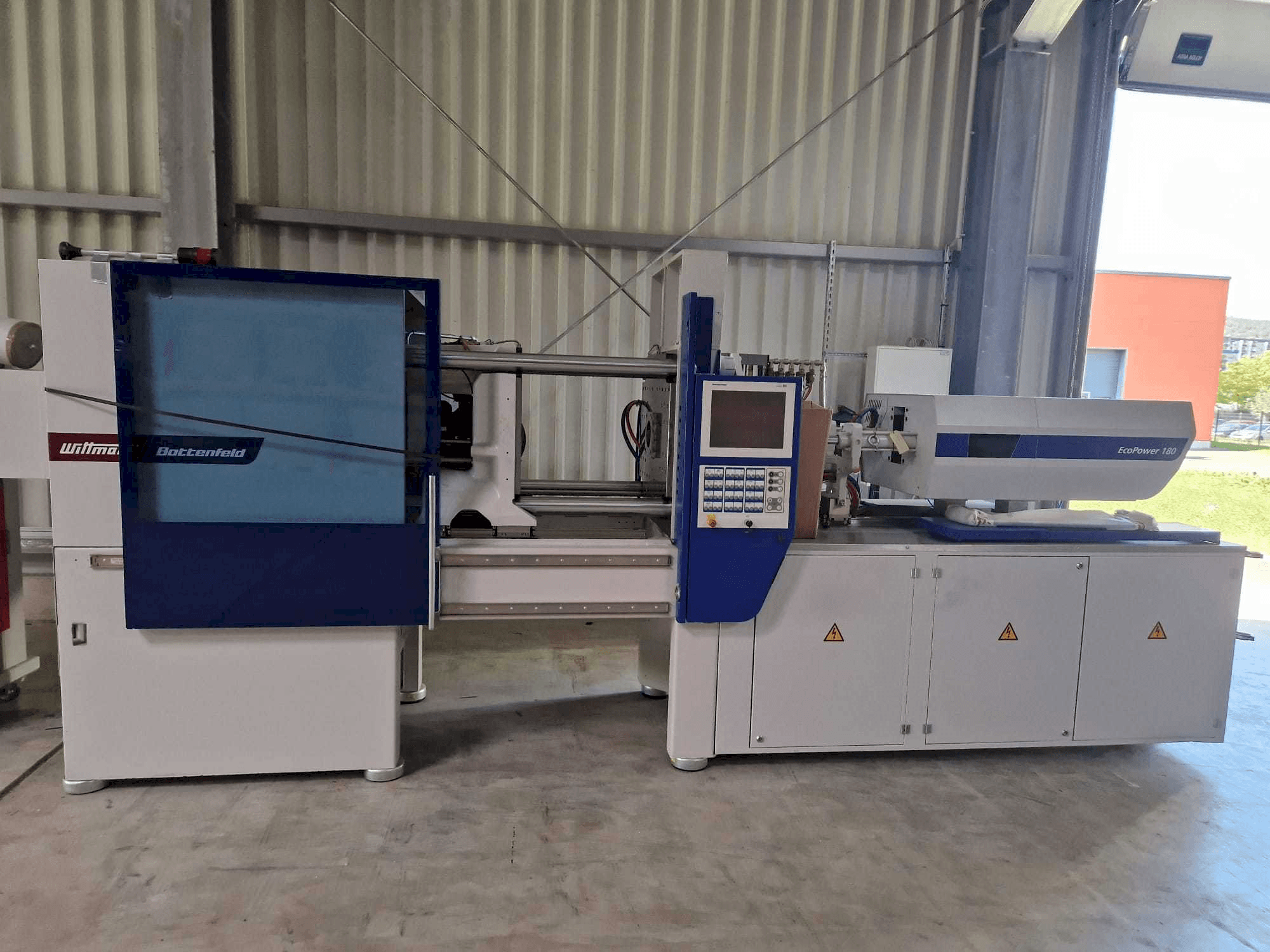 Battenfeld EcoPower180 Mašinos vaizdas iš priekio