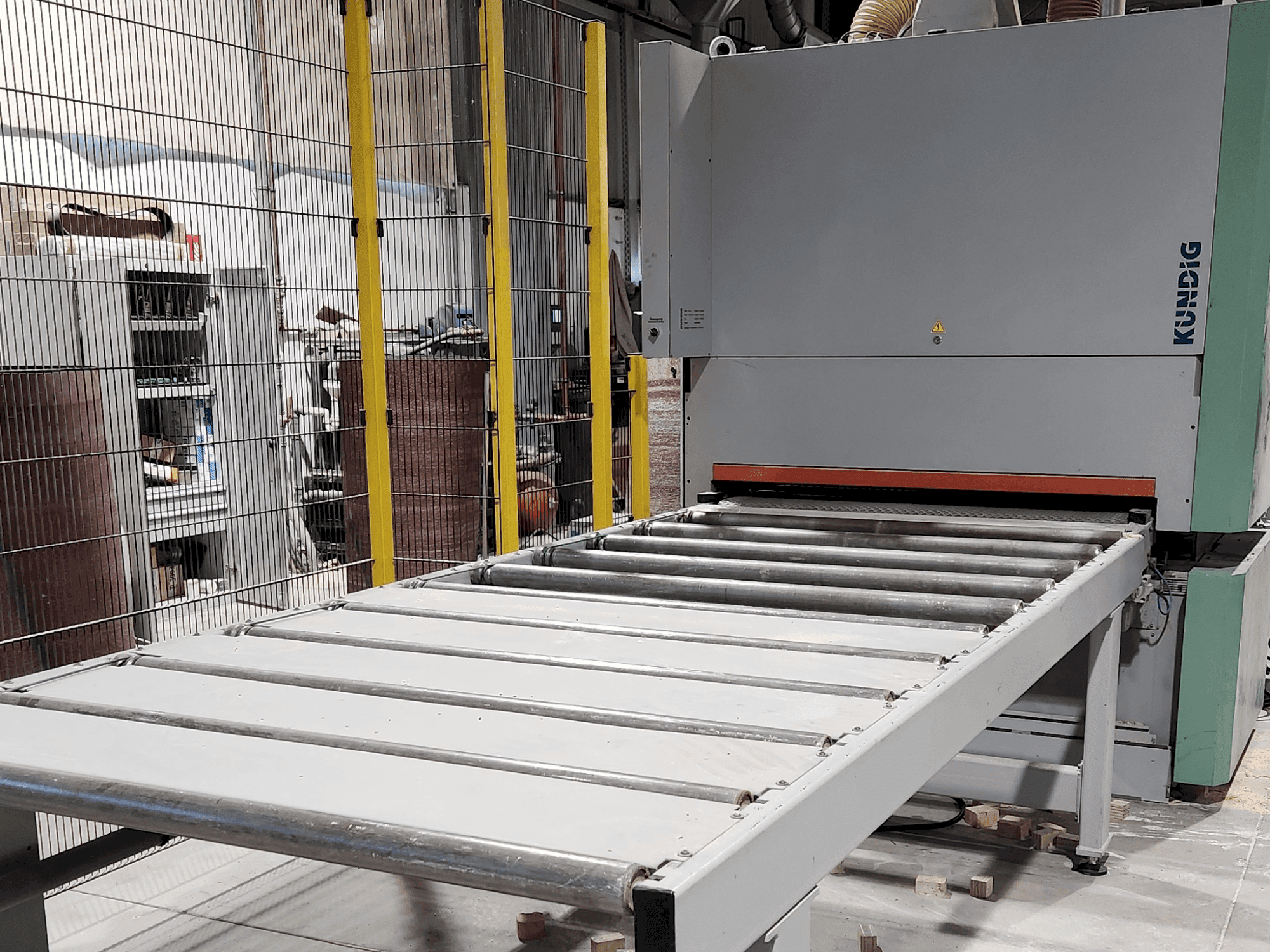 Kundig Premium-2 1350-RG Mašinos vaizdas iš priekio