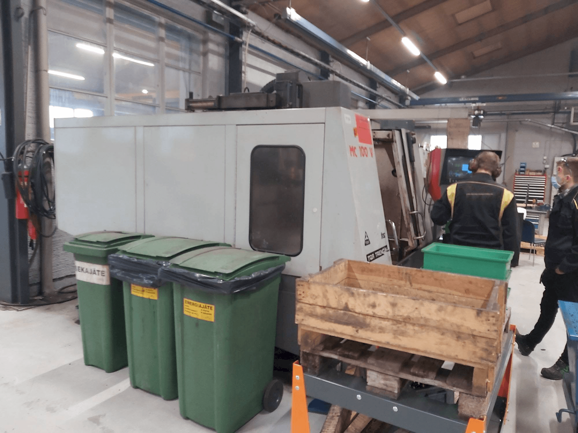 TOS TRENCÍN MC 100 V Mašinos vaizdas iš priekio