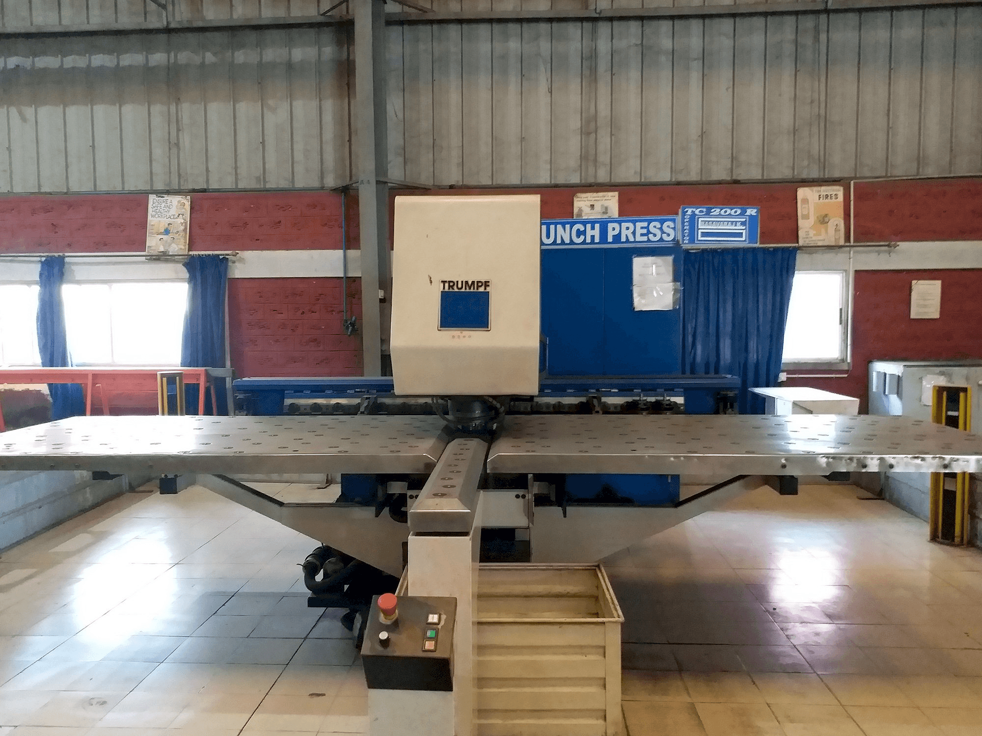 Trumpf Trumatic 200 Mašinos vaizdas iš priekio