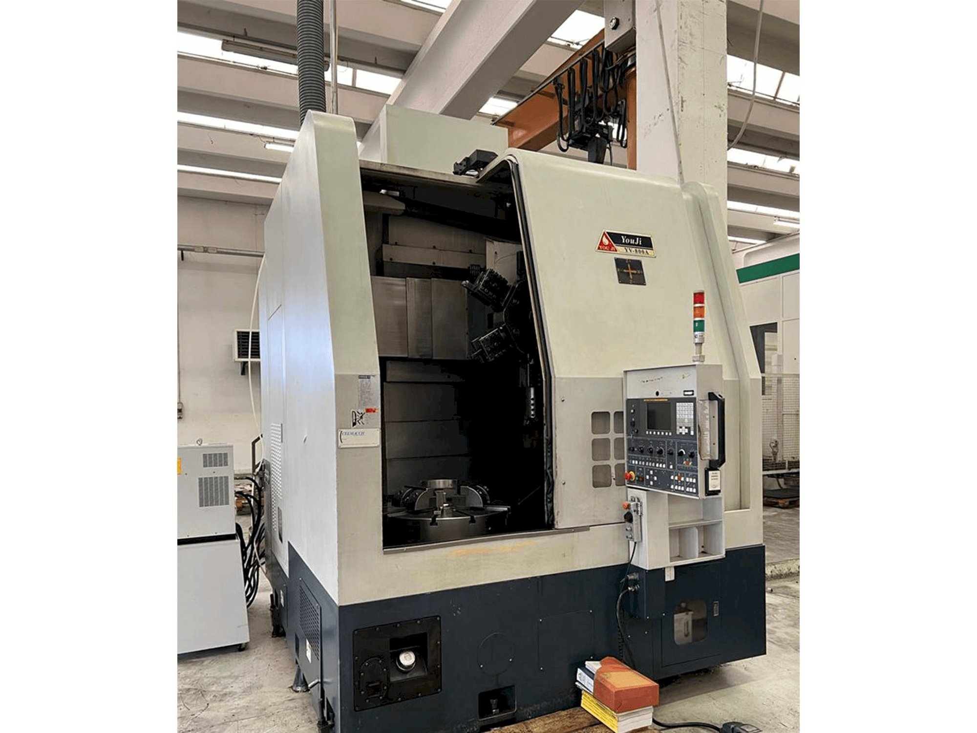 YOU JI YV-800A Mašinos vaizdas iš priekio