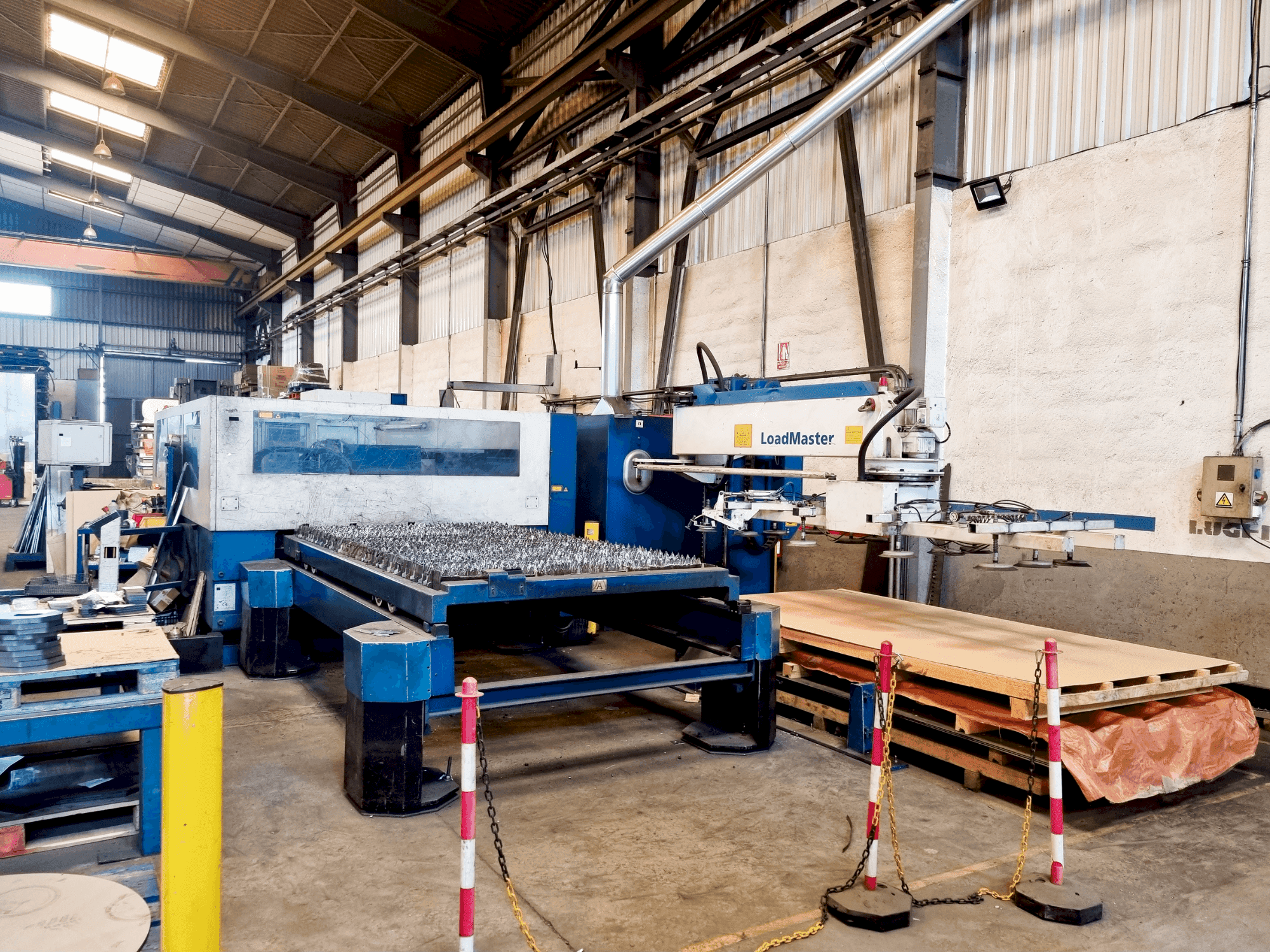 TRUMPF Trumatic 3050 Mašinos vaizdas iš priekio