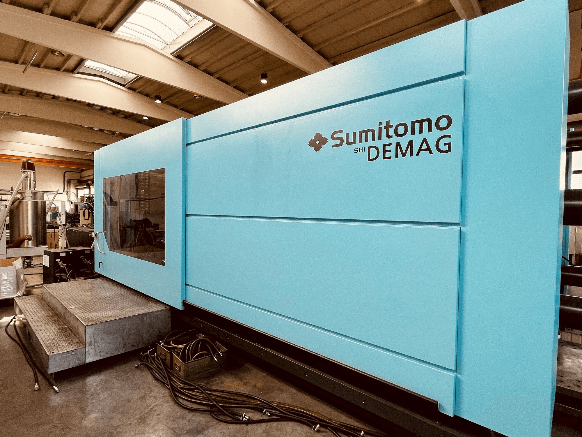 Sumitomo Demag Systec 1300 1500-9500 Servo Mašinos vaizdas iš priekio