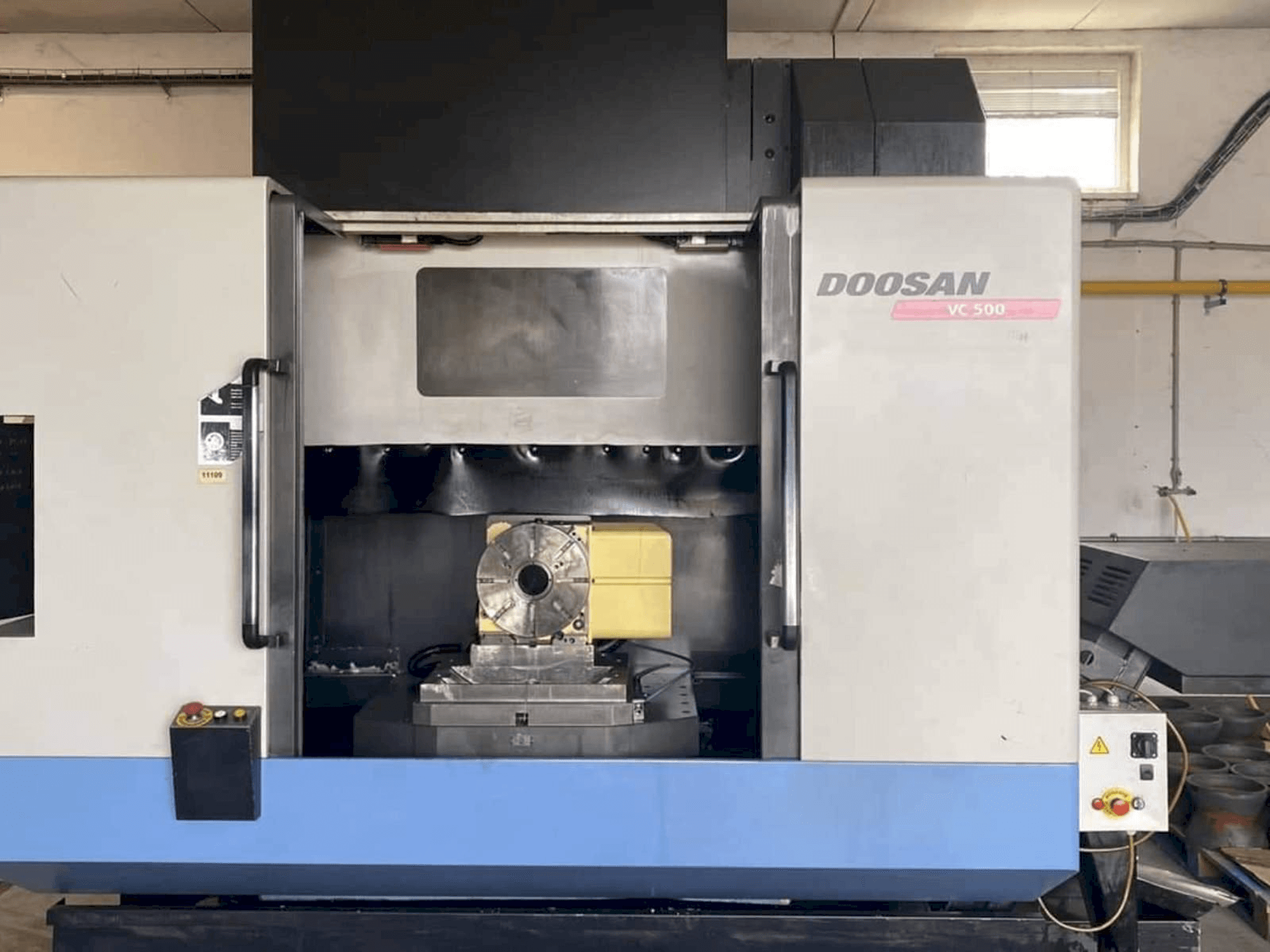 Doosan VC 500 Mašinos vaizdas iš priekio