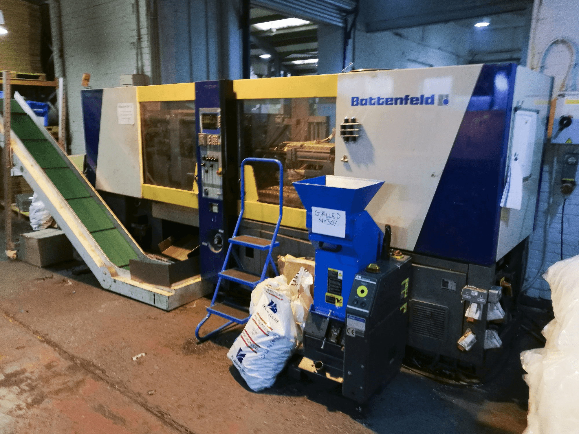 Battenfeld BK-T 1300/630 Mašinos kairės pusės vaizdas