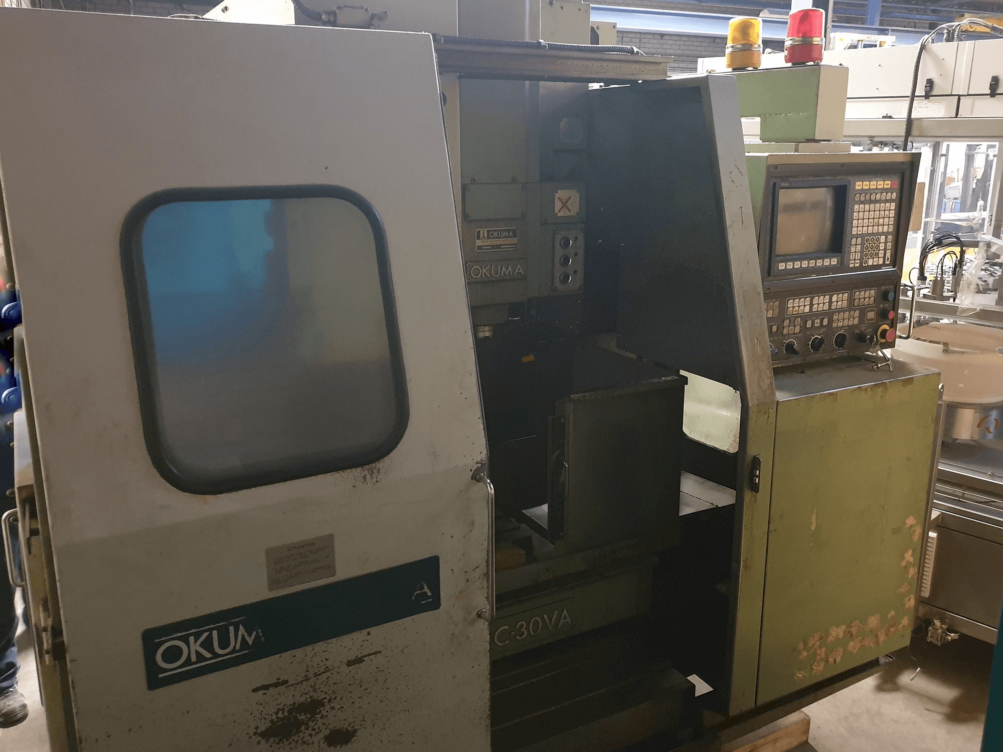 Okuma Mašinos kairės pusės vaizdasMC-30VA