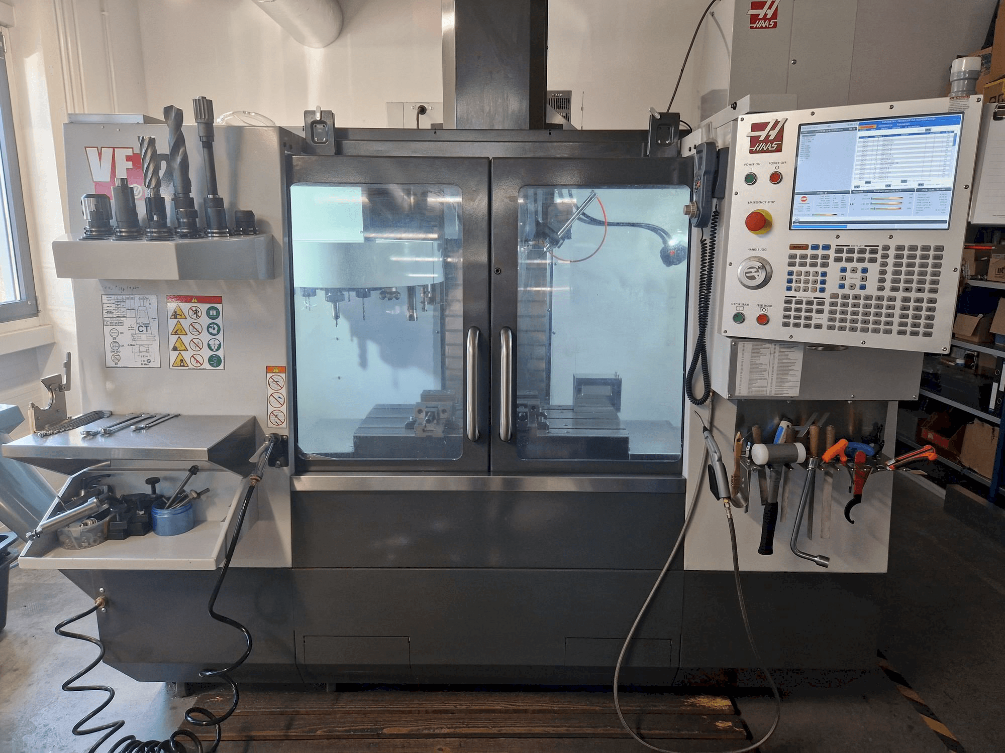 HAAS VF-2 Mašinos vaizdas iš priekio