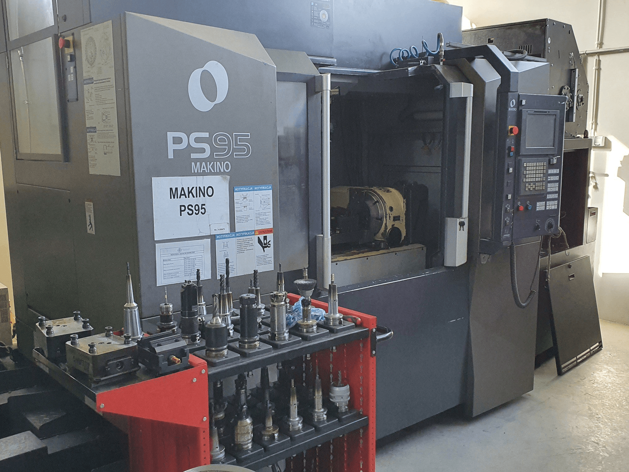 Makino PS95 Mašinos vaizdas iš priekio