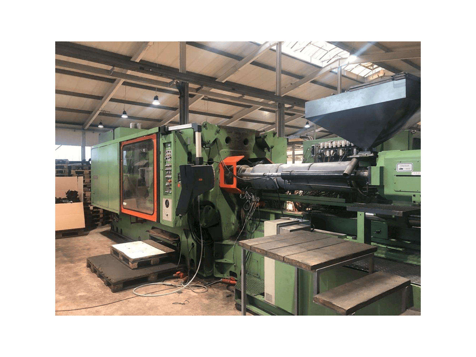 Windsor W1000 Mašinos vaizdas iš kairės pusės