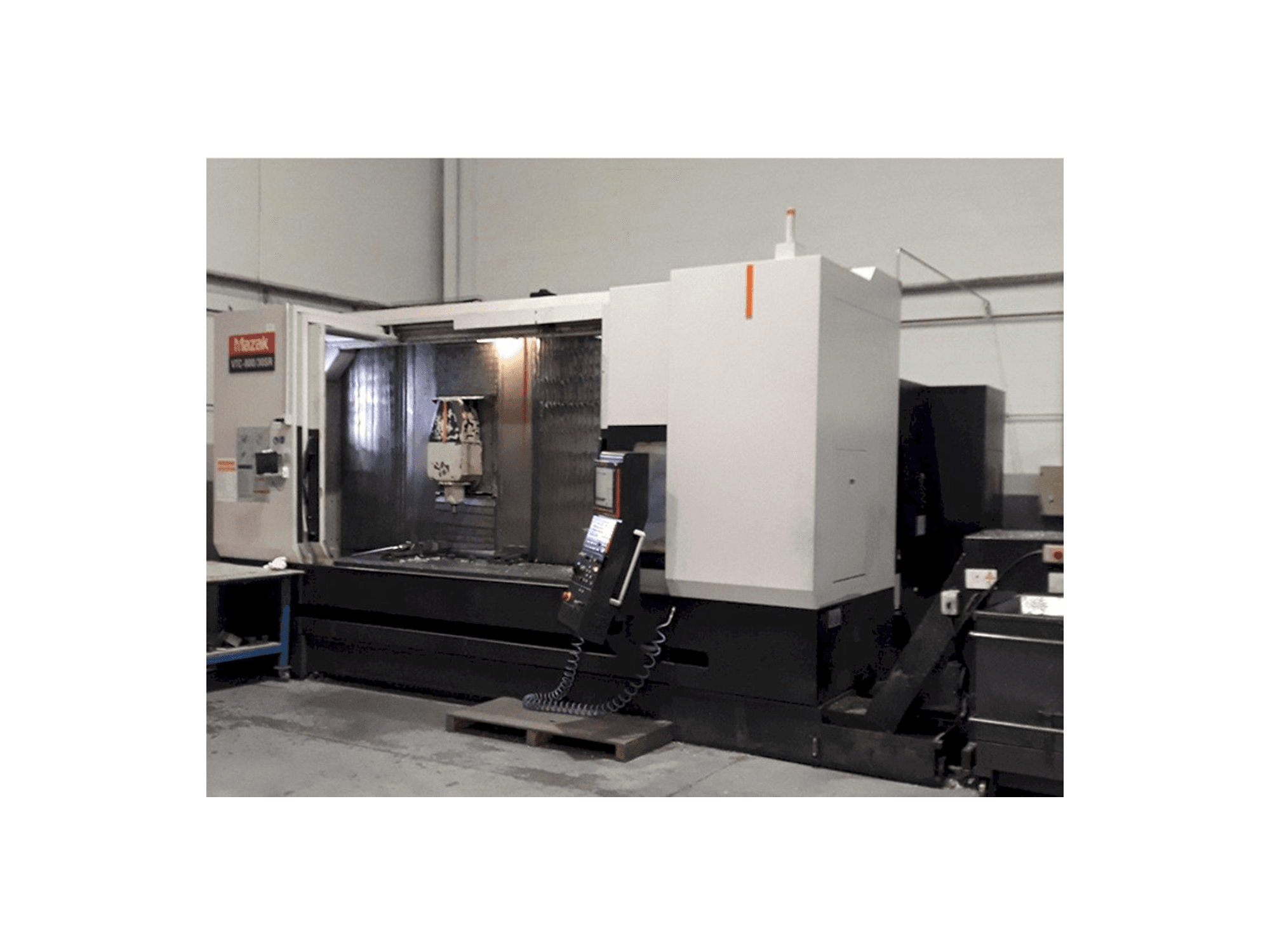 Mazak 800-30 SR Mašinos vaizdas iš priekio