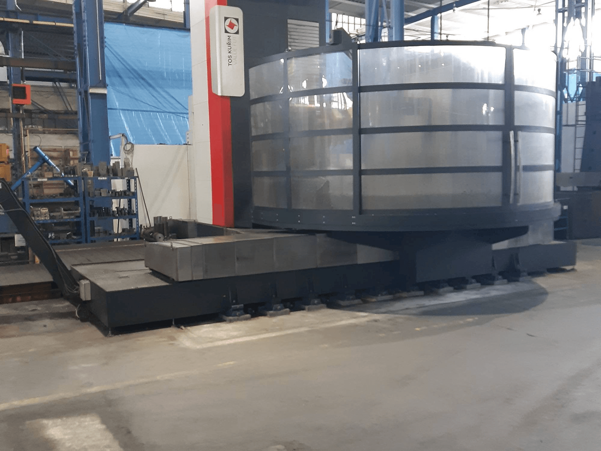 TOS Kurim FUT 150 Mašinos vaizdas iš priekio