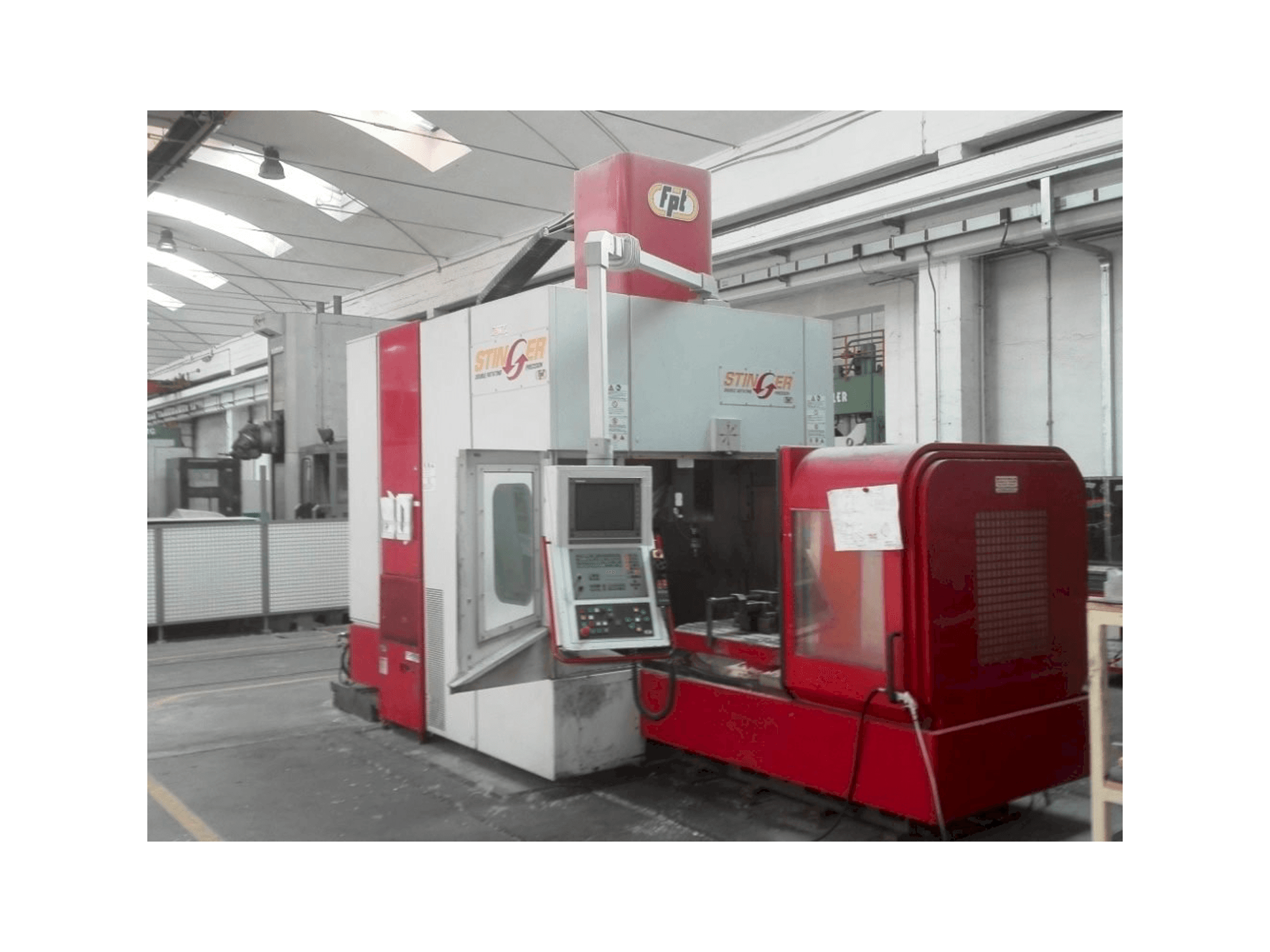 FPT Stinger Mašinos vaizdas iš priekio