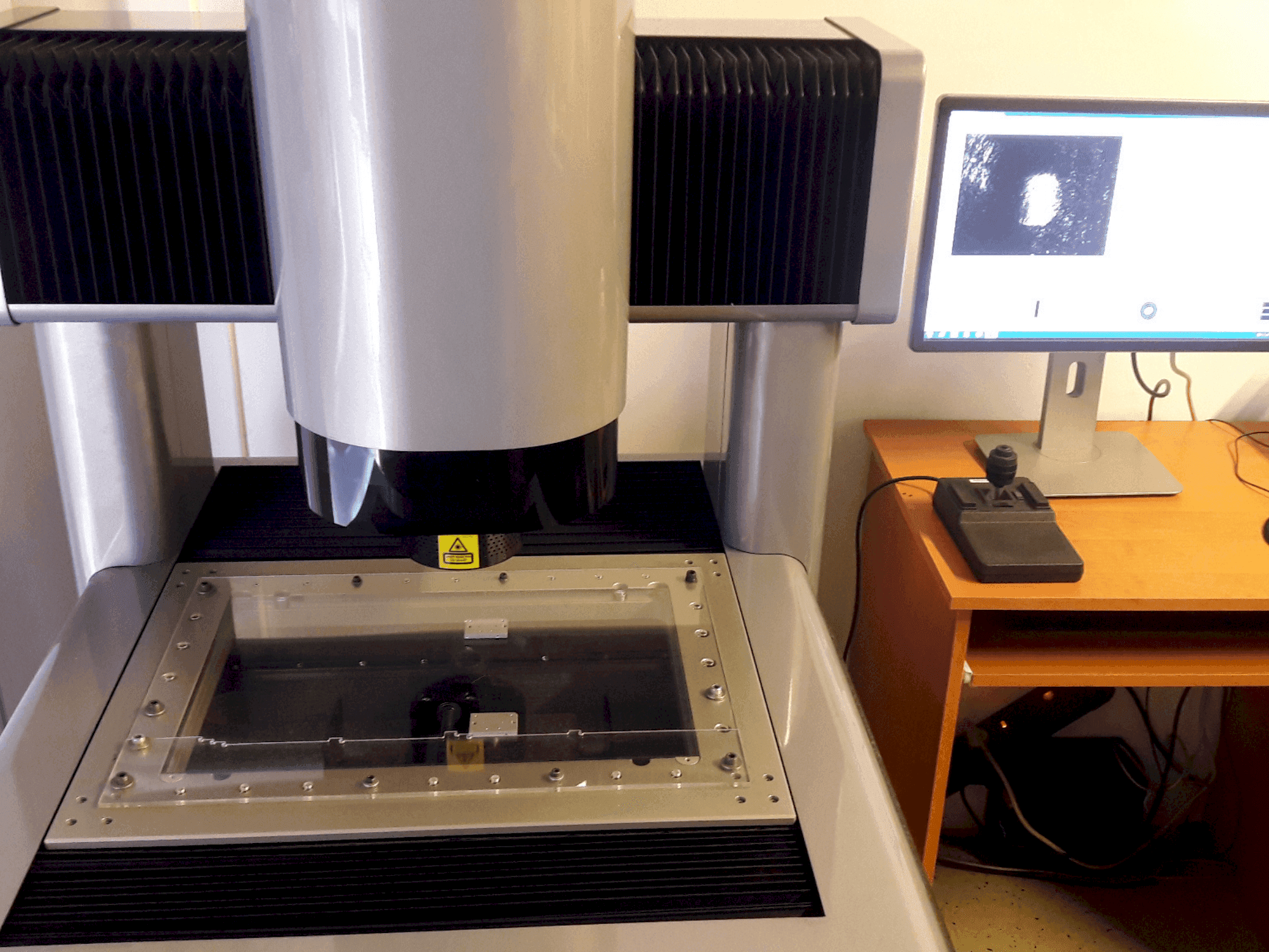 SCHUT DeMeet-400 Mašinos vaizdas iš priekio