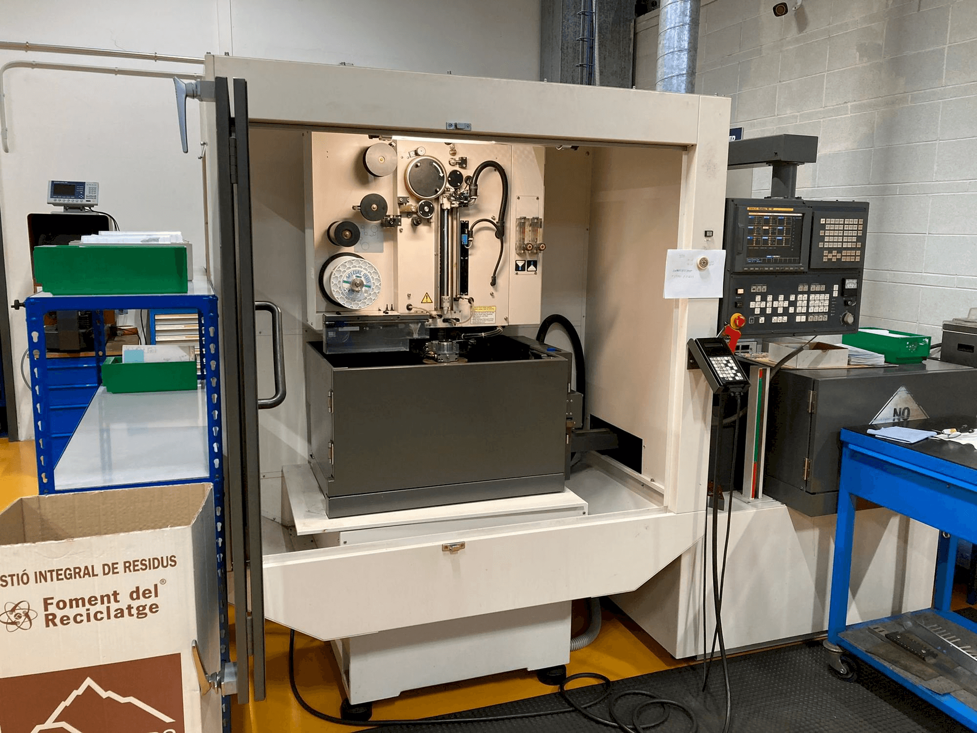 FANUC Robocut Alpha-0iA Mašinos vaizdas iš priekio