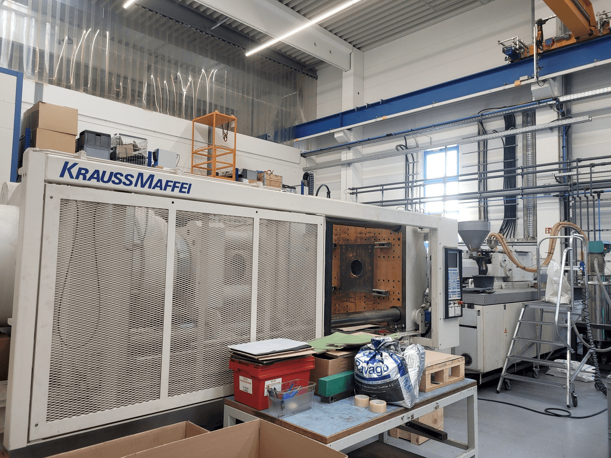 Krauss Maffei 650-4350BM-MC4 Mašinos vaizdas iš priekio