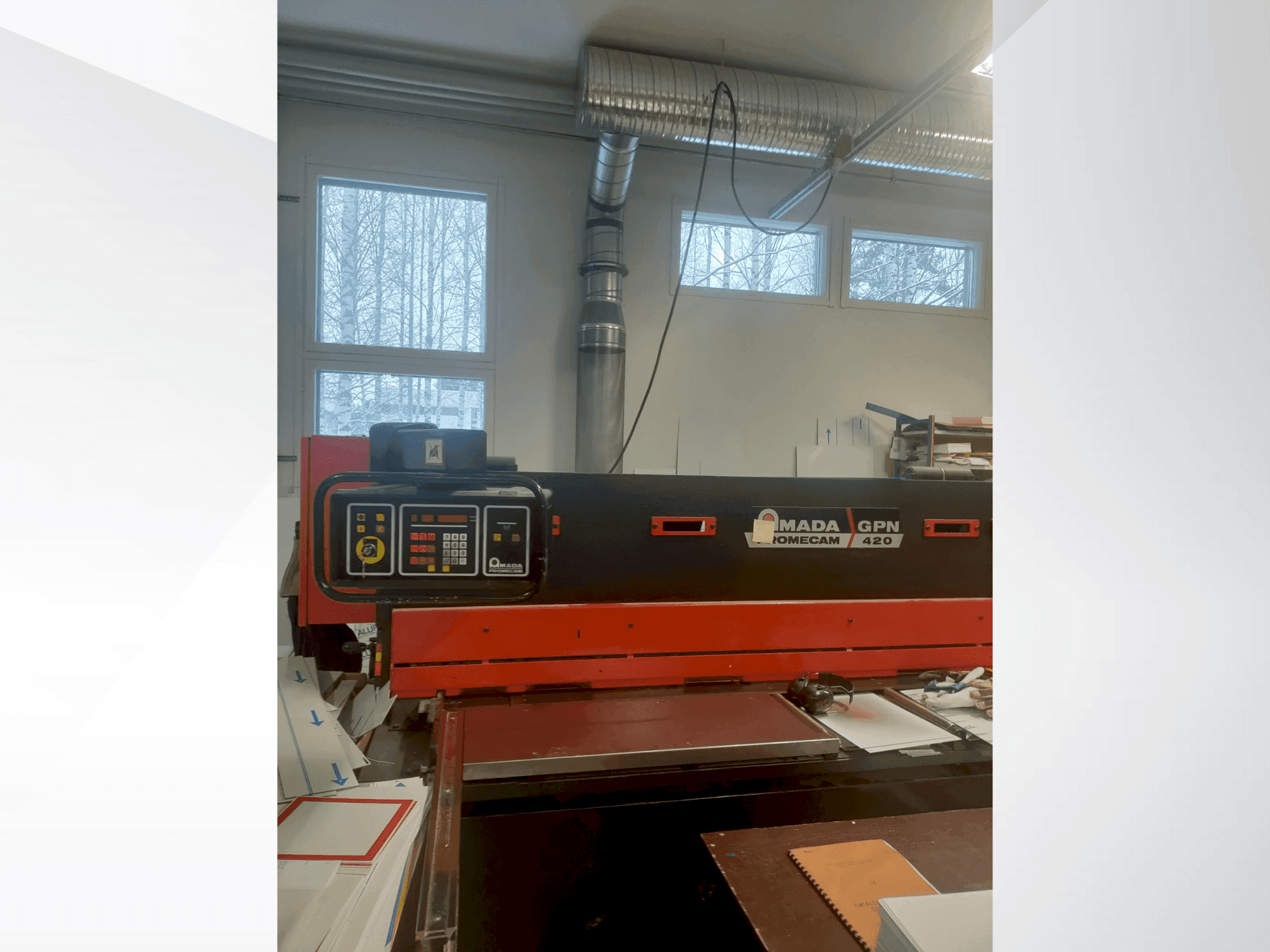 AMADA GPN 420 Mašinos vaizdas iš priekio