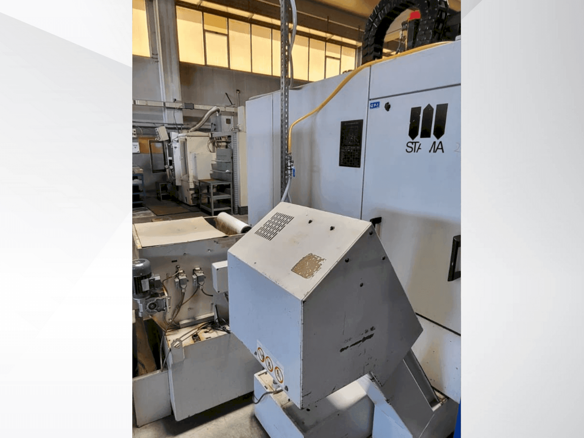 STAMA MC325 Mašinos vaizdas iš priekio