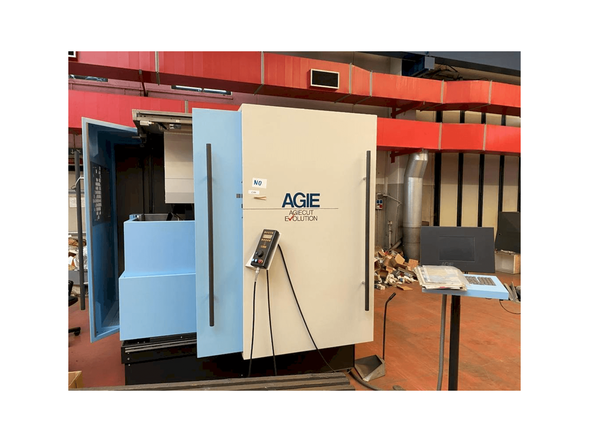 AGIE AGIEMATIC + AGIEPULS 60 HSF Mašinos vaizdas iš priekio