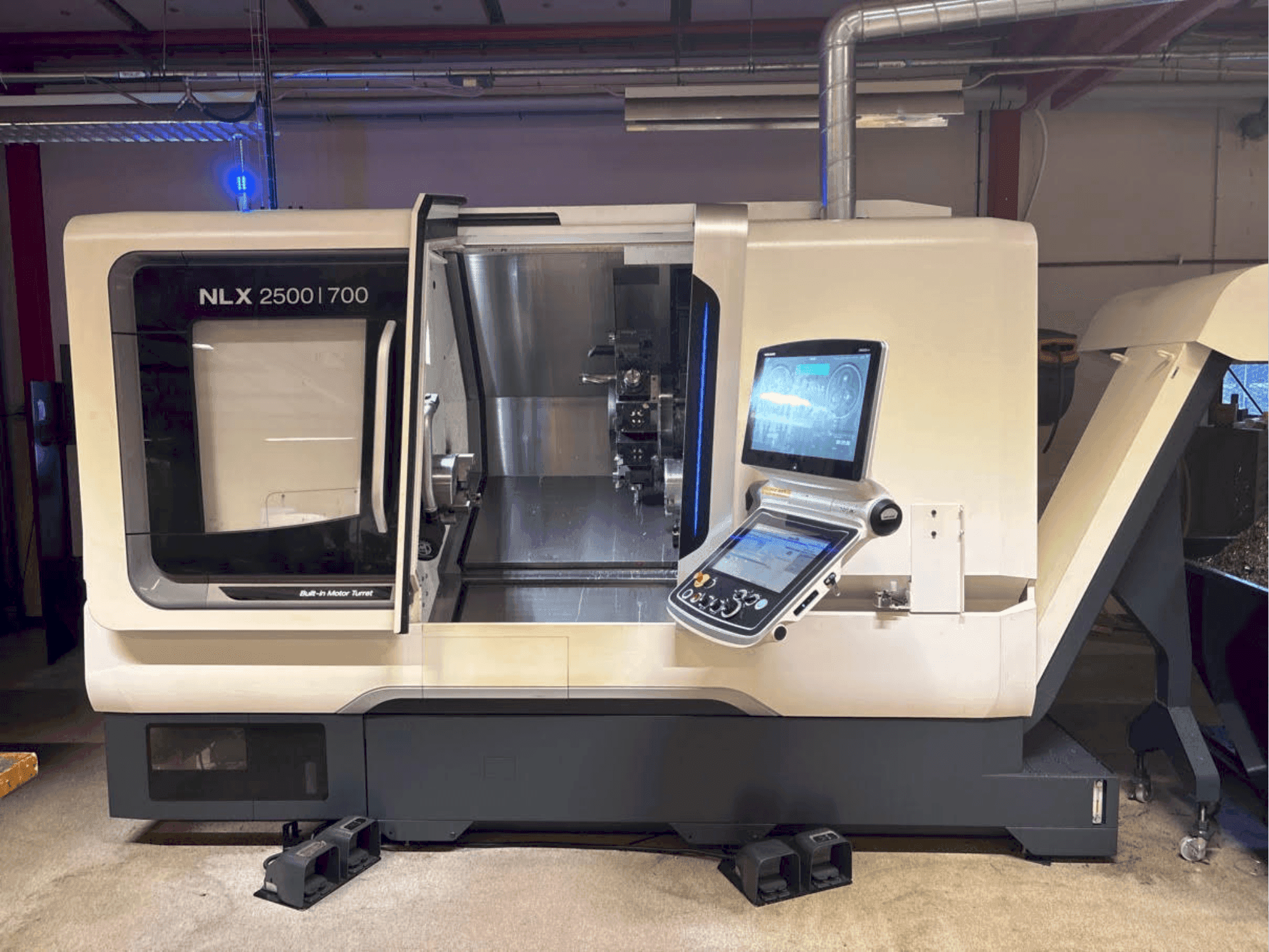 DMG MORI NLX 2500-700 SY Mašinos vaizdas iš priekio