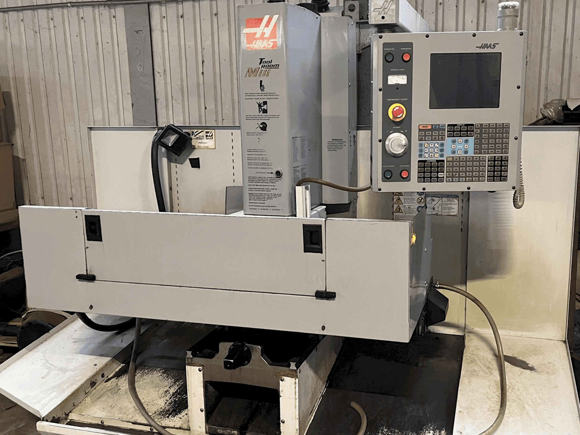 HAAS TM-2HE Mašinos vaizdas iš priekio