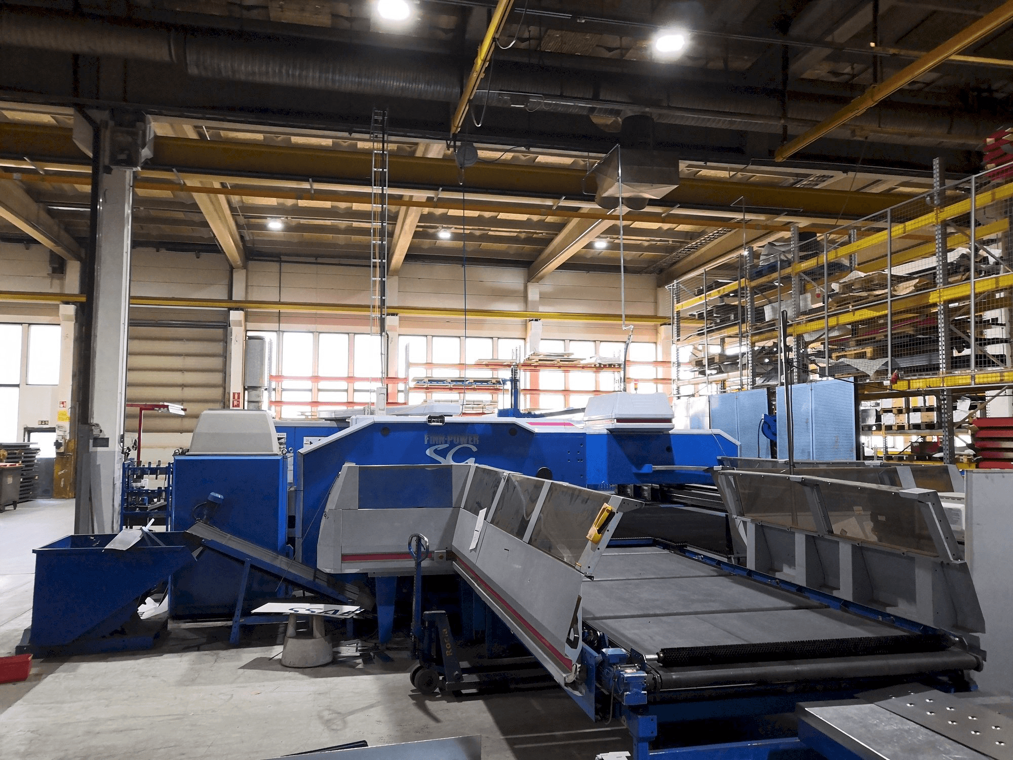 Finn-Power SG6 Mašinos vaizdas iš priekio