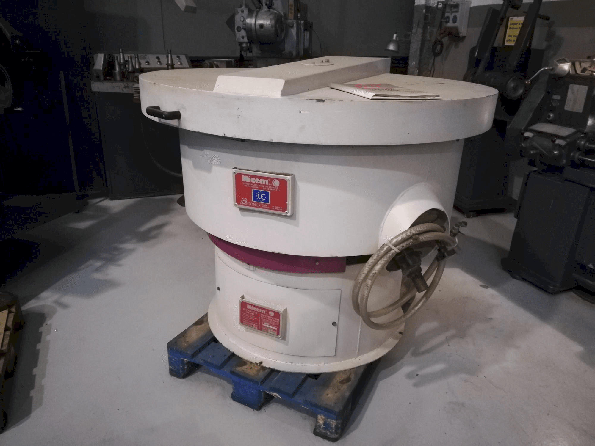 NICEM VIB 250 SM Mašinos vaizdas iš priekio