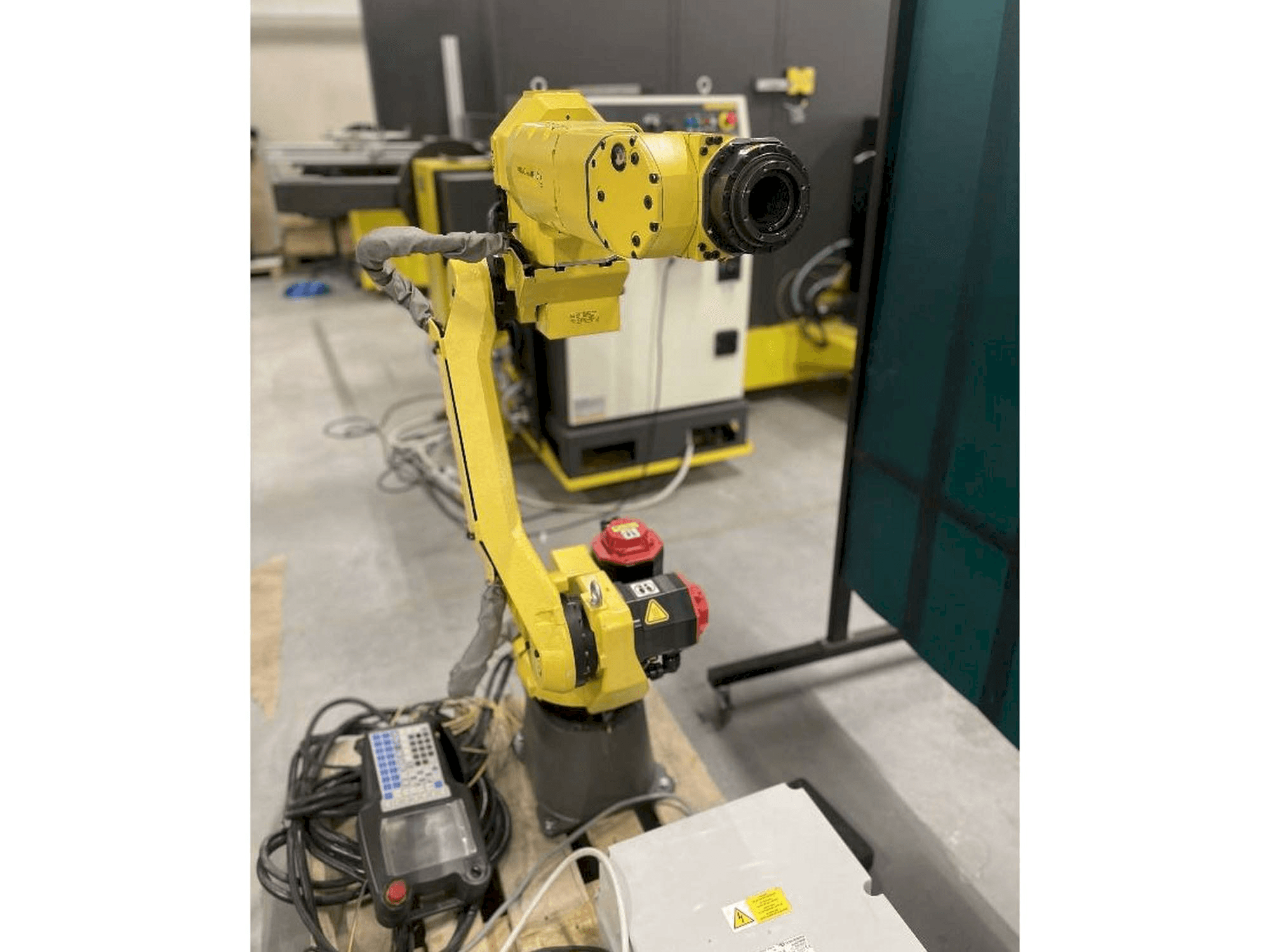 FANUC M10iA/12 Mašinos vaizdas iš priekio