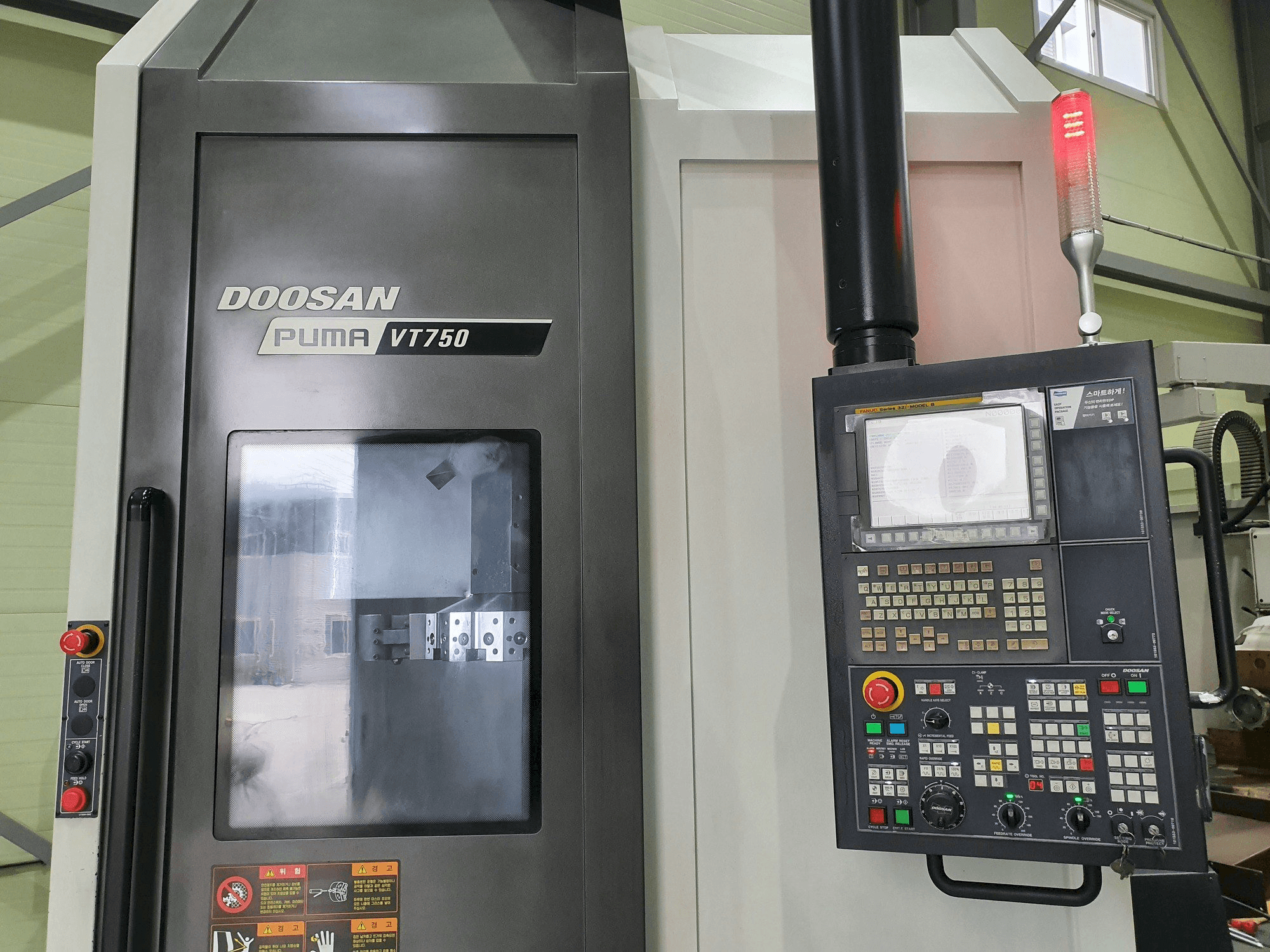 Doosan VT750 Mašinos vaizdas iš priekio