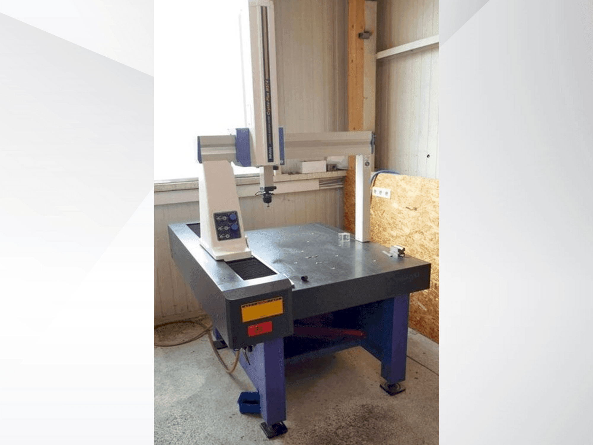 Mitutoyo Crysta-Plus M574 Mašinos vaizdas iš priekio