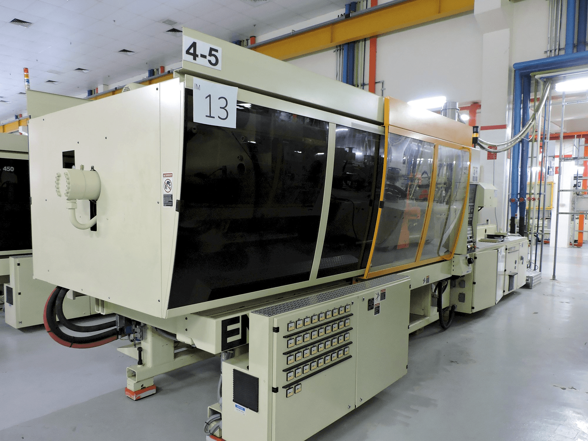 ENGEL Mašinos kairės pusės vaizdasTOGGLE 1350/450