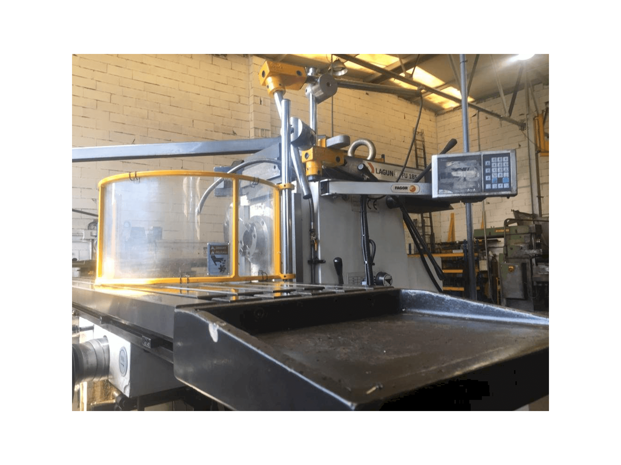 LAGUN FU-185 Mašinos vaizdas iš priekio