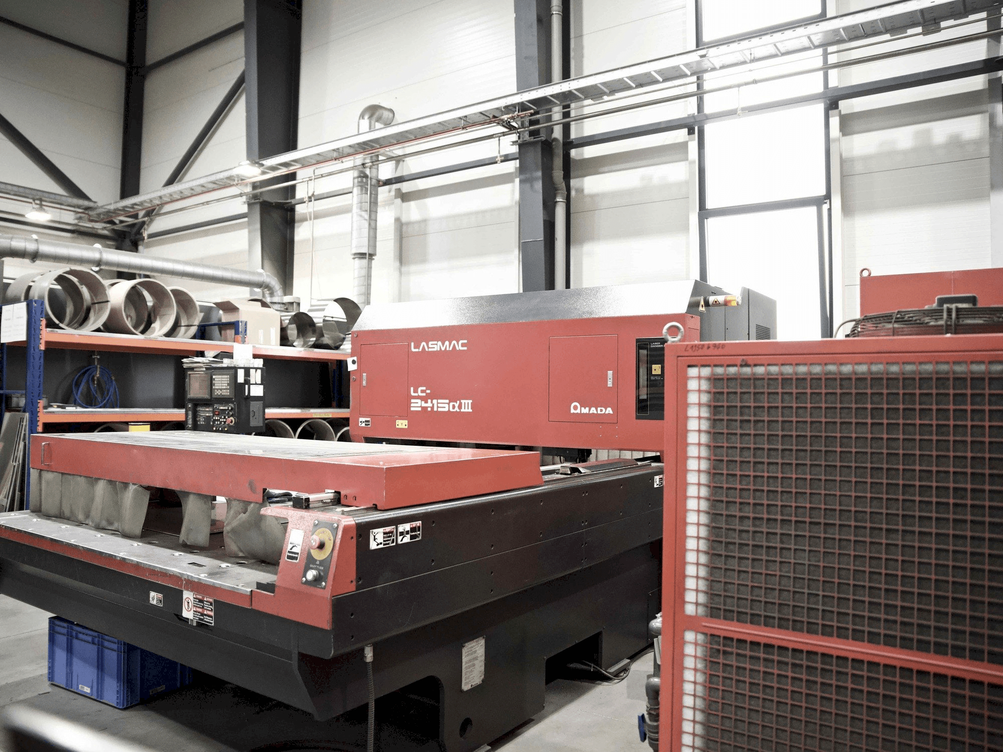AMADA LC-2415aIII Mašinos vaizdas iš priekio