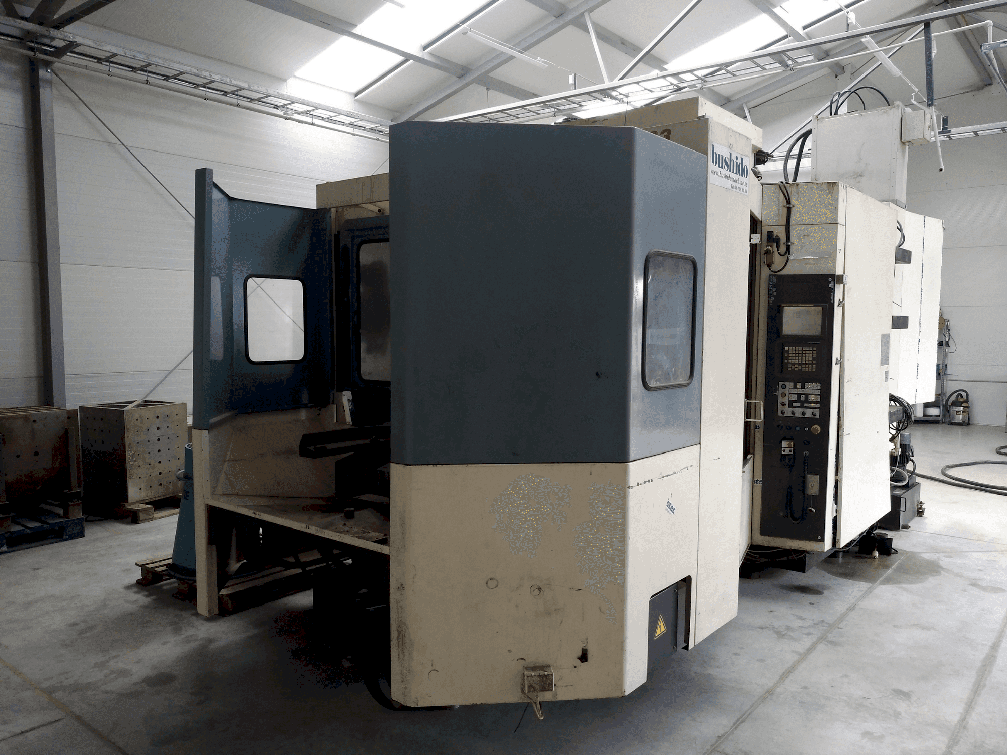 Niigata SPN63 Mašinos vaizdas iš priekio