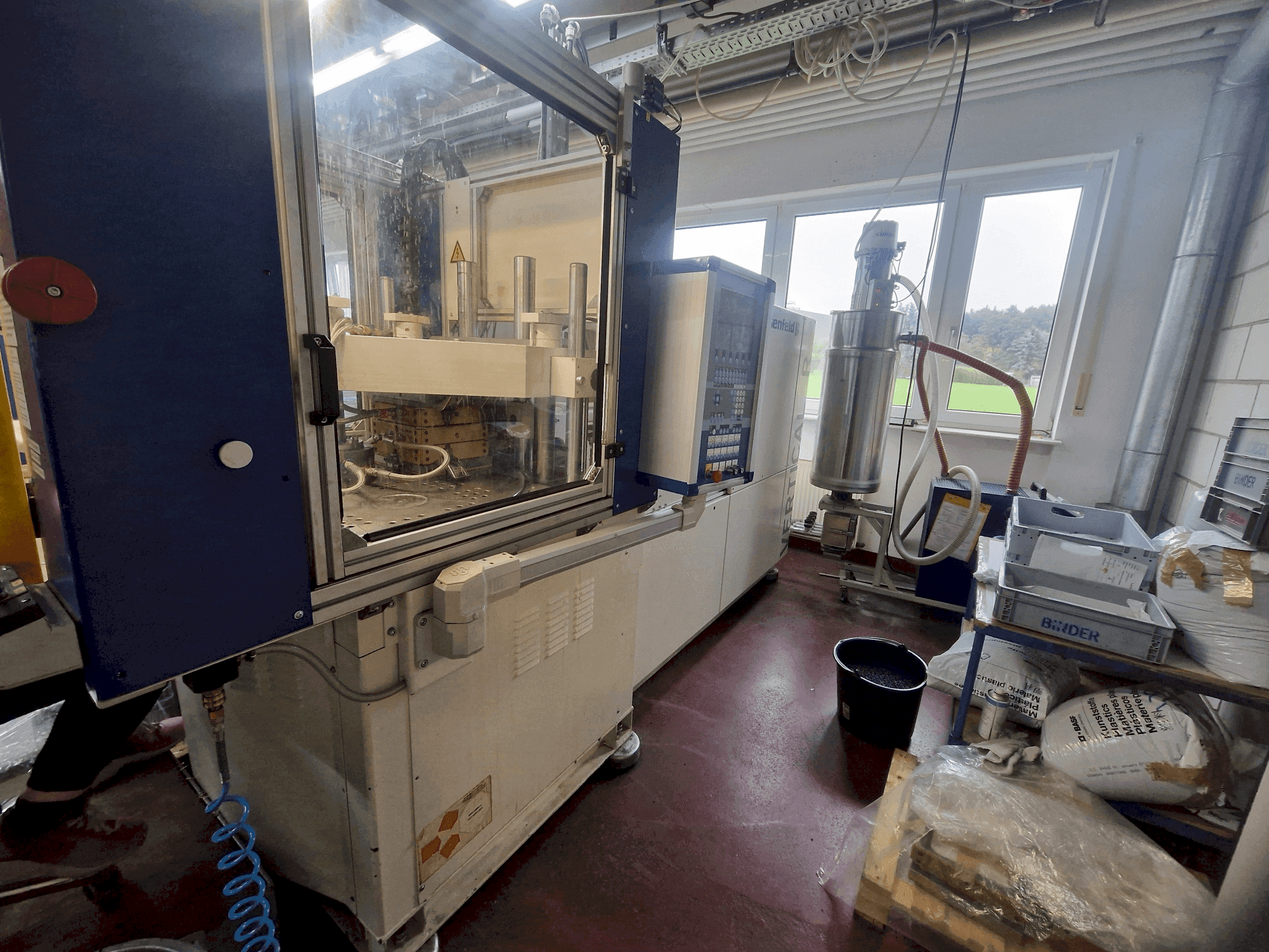 Battenfeld Vertical R60 125H (2002) Mašinos vaizdas iš priekio