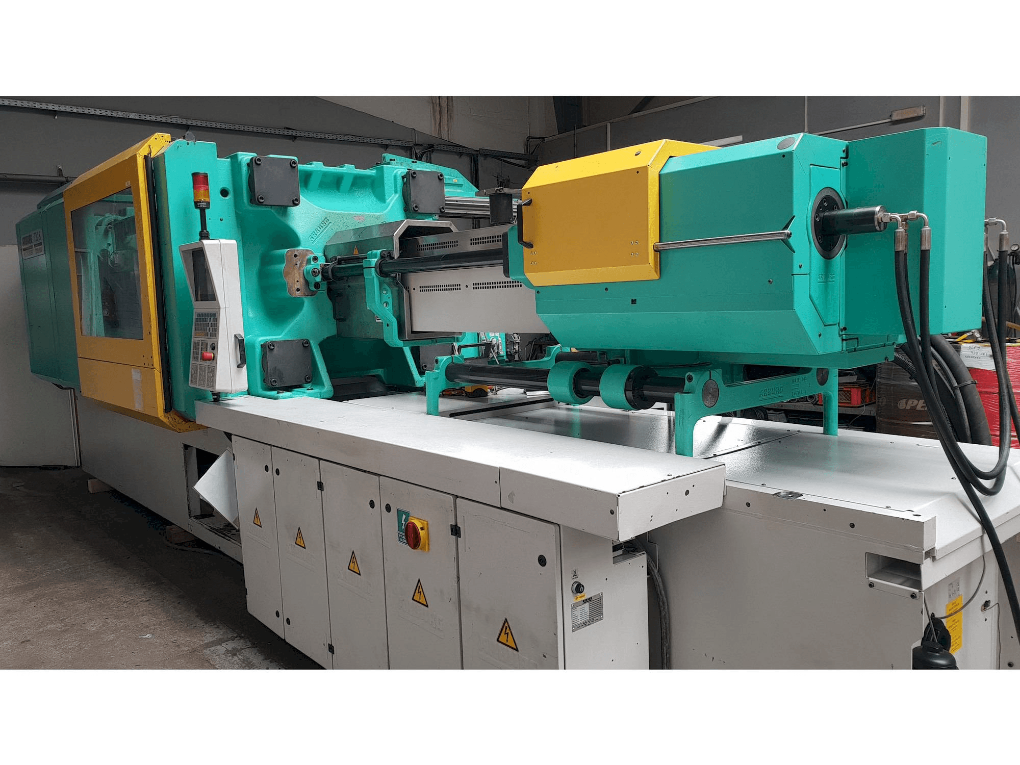 Arburg Multilift H 720 - 3200 - 1300 Mašinos vaizdas iš priekio