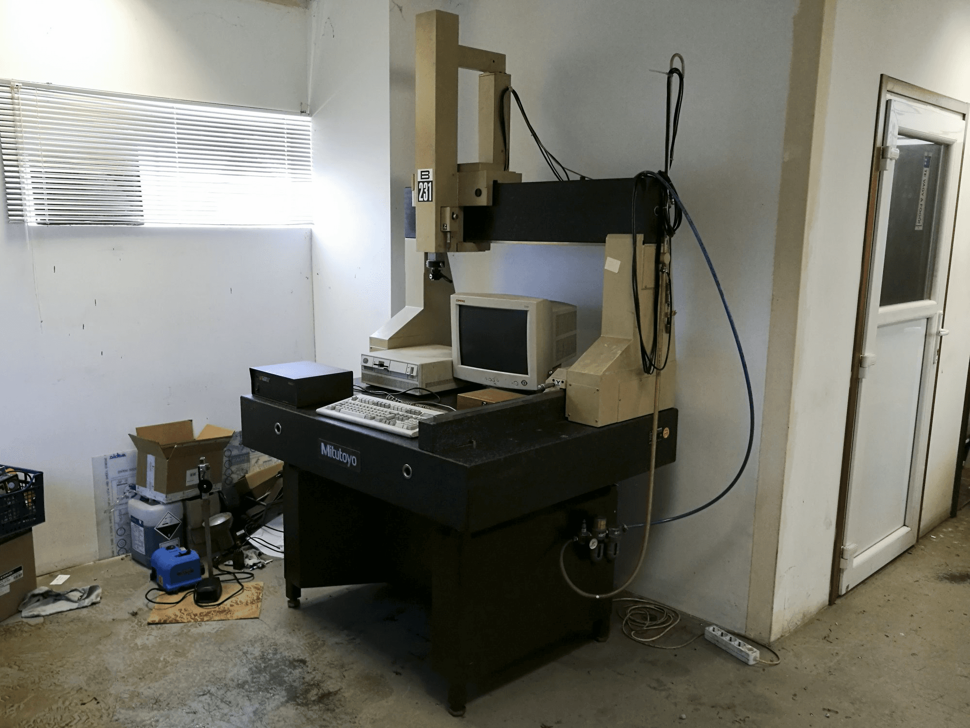 Mitutoyo B-231 Mašinos dešinės pusės vaizdas