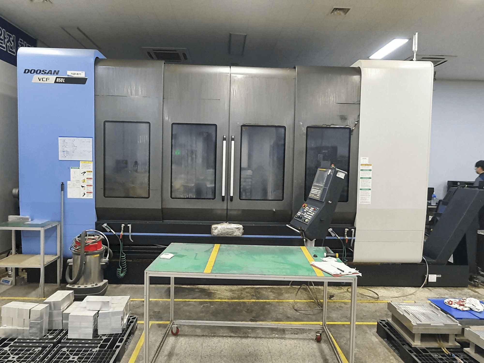 Doosan VCF850L Mašinos vaizdas iš priekio