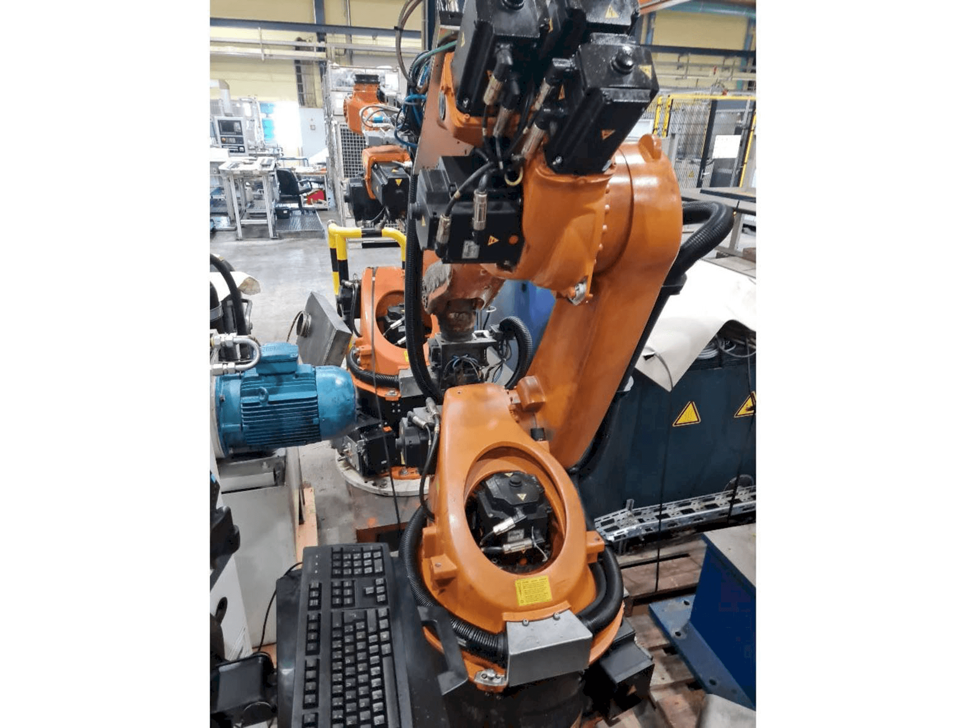 KUKA KR30-3 Mašinos vaizdas iš priekio