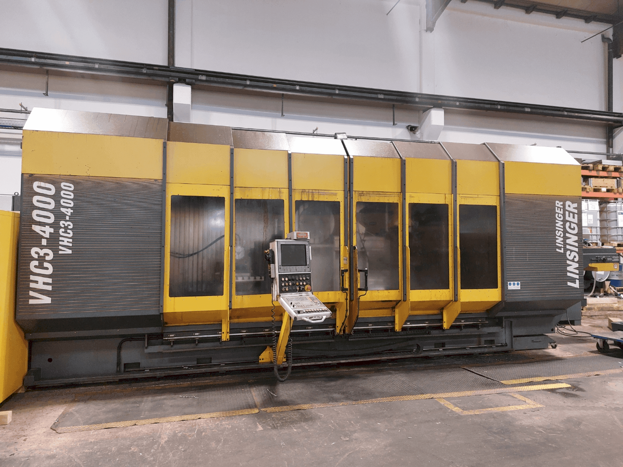 AXA VHC 3-4000 M/2E Mašinos vaizdas iš priekio