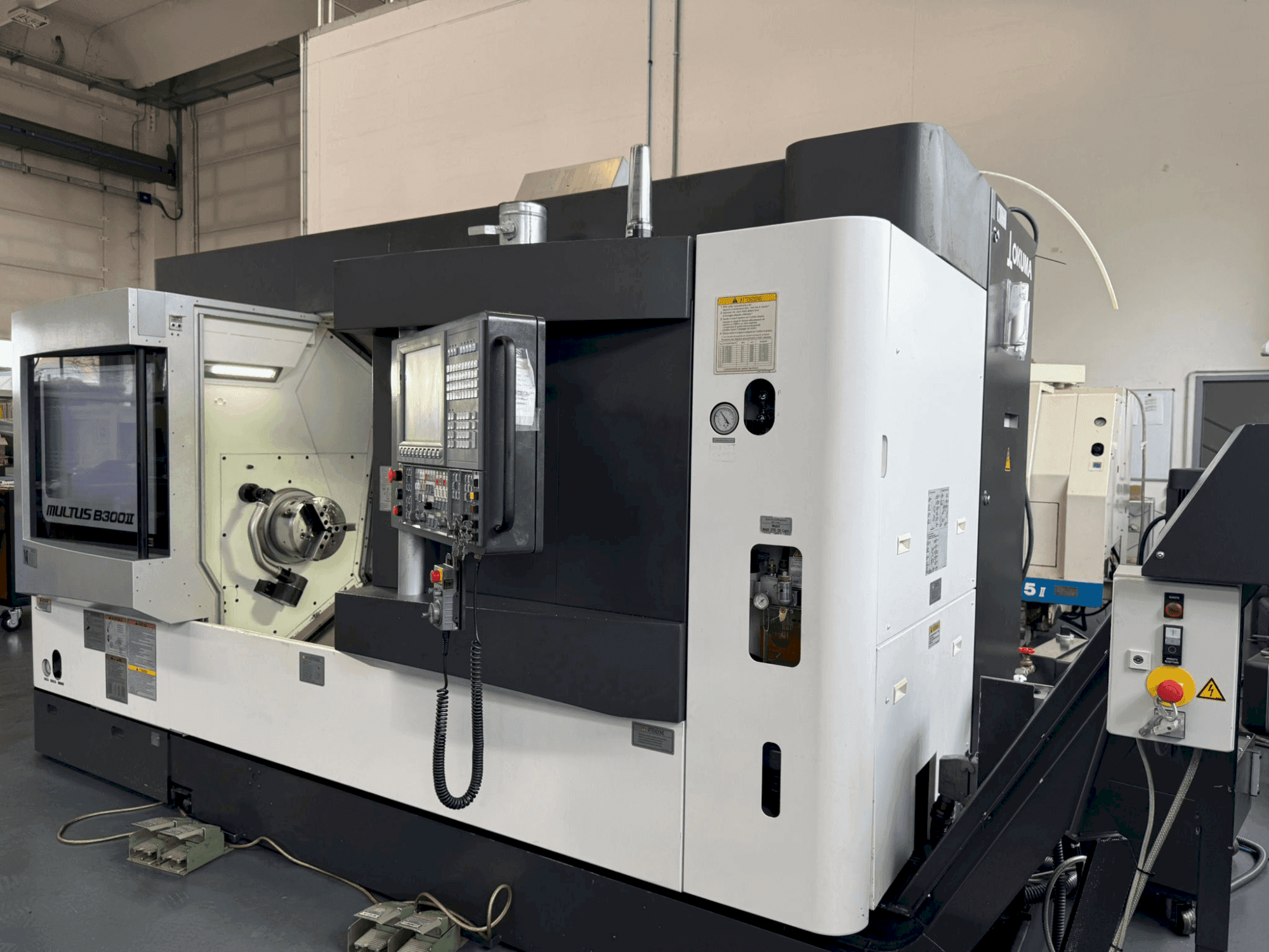 Okuma MULTUS B300II Mašinos vaizdas iš priekio