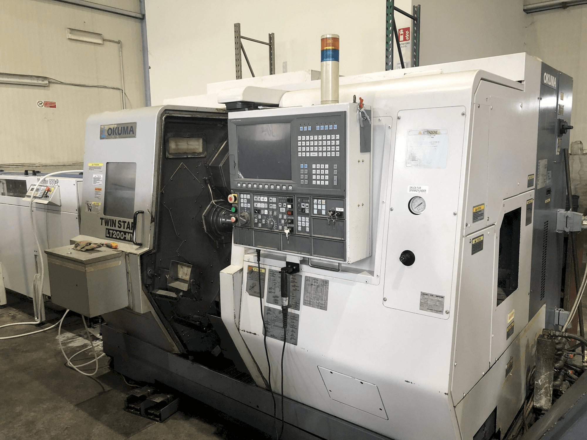 Okuma LT200-MY Mašinos vaizdas iš priekio