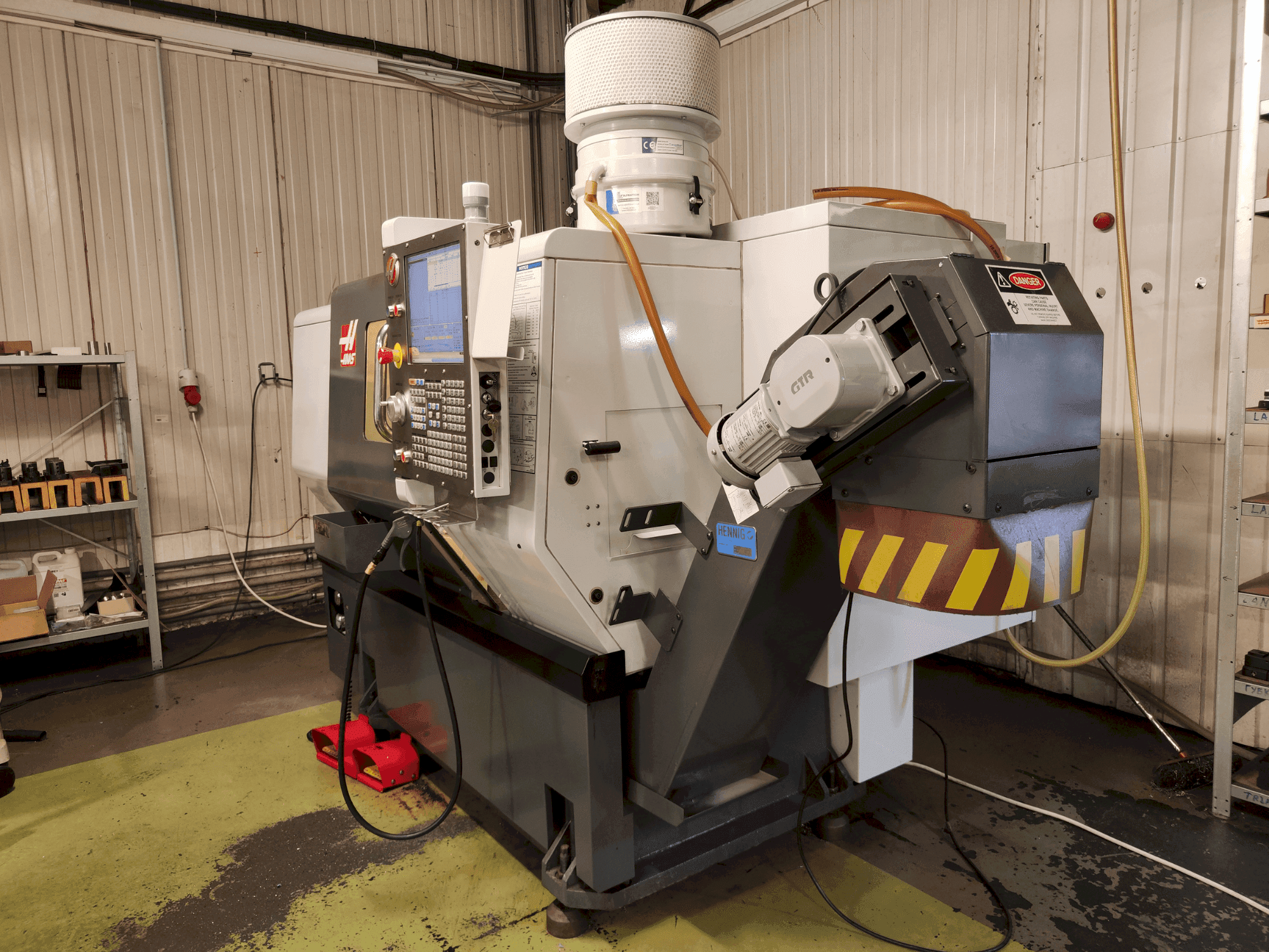 HAAS ST-10 Mašinos vaizdas iš priekio