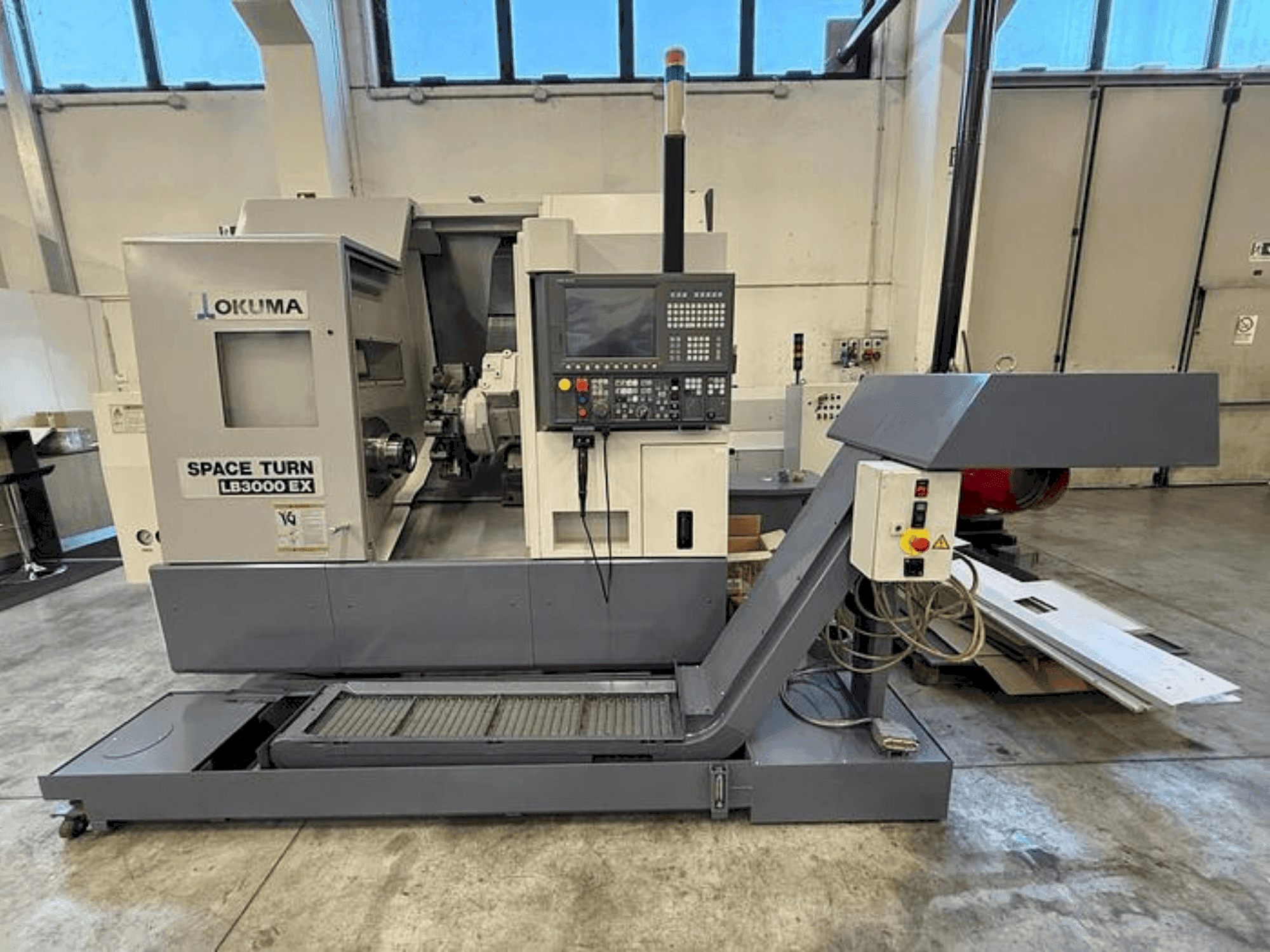 Okuma LB 3000 EX MYT Mašinos vaizdas iš priekio