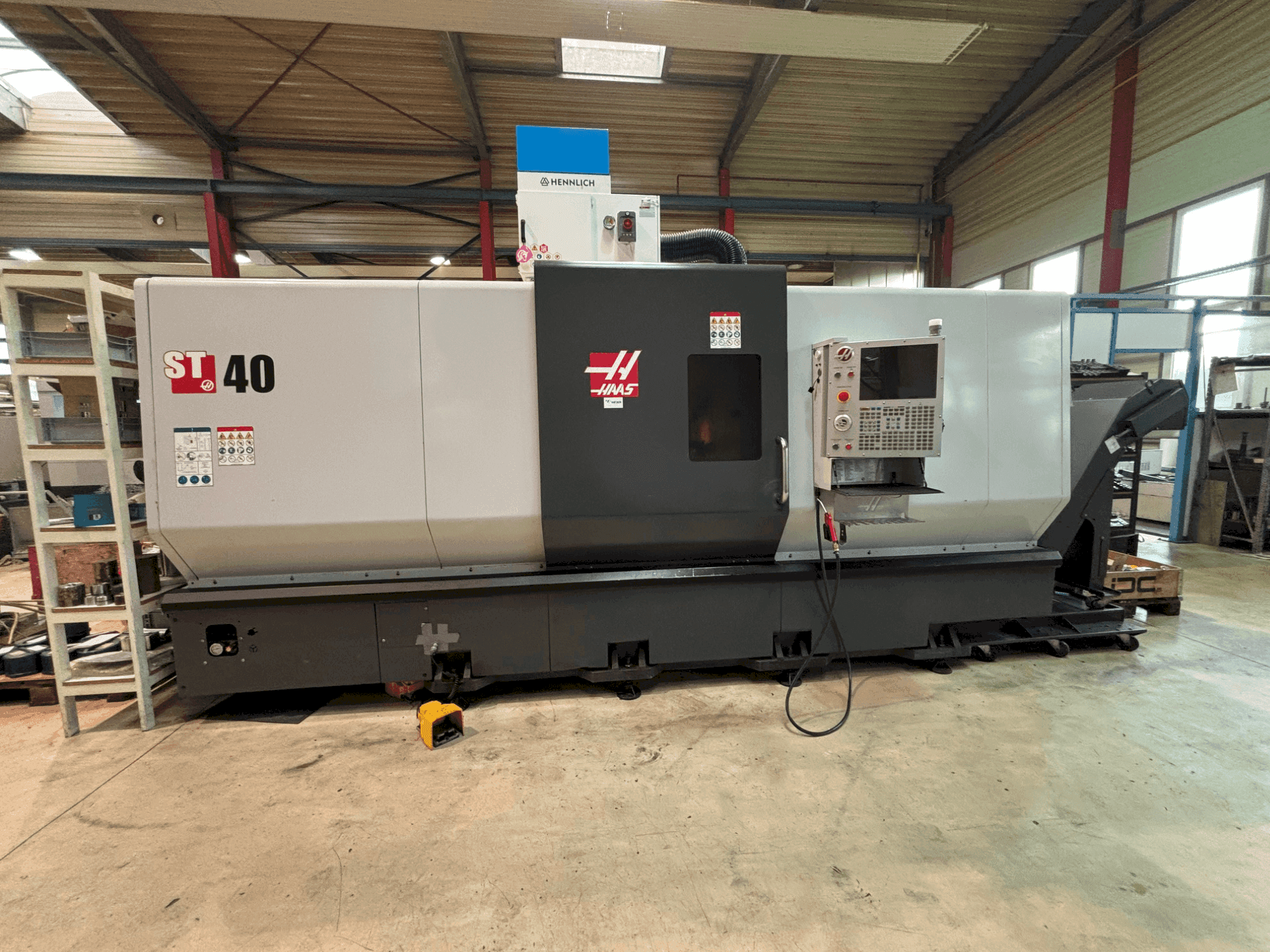 HAAS ST-40 Mašinos vaizdas iš priekio