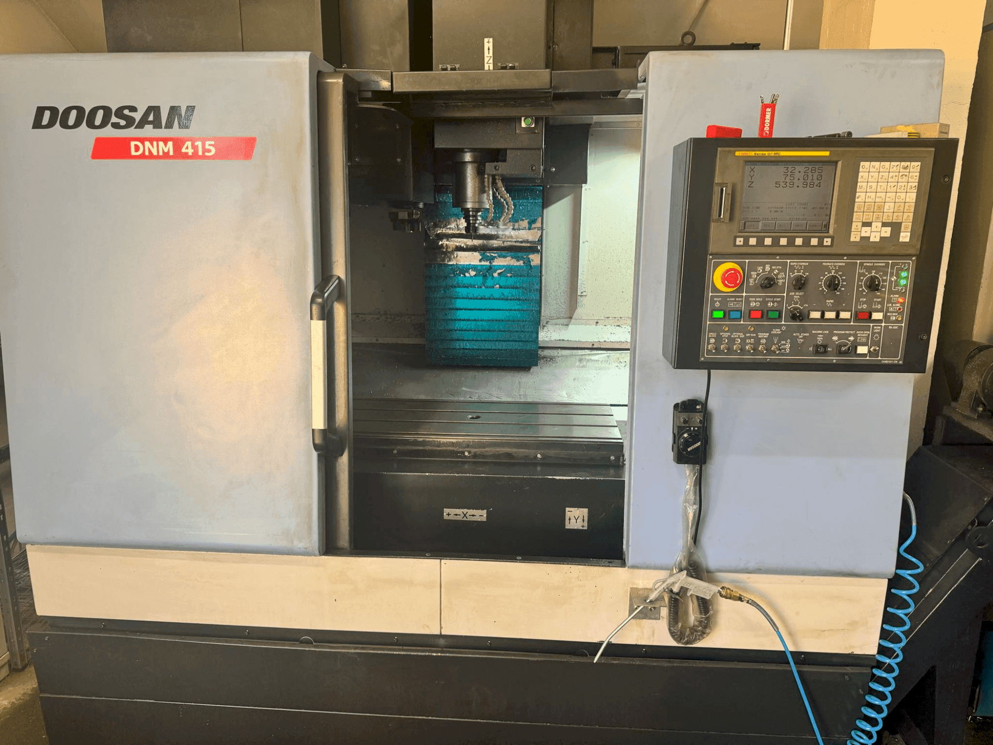 DOOSAN DNM 415 Mašinos vaizdas iš priekio