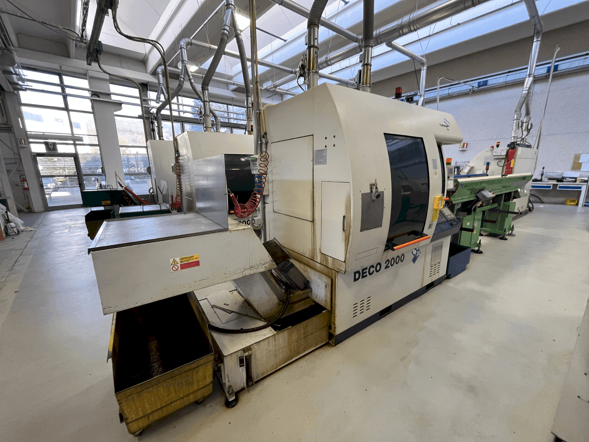 TORNOS DECO 2000/20 Mašinos vaizdas iš priekio