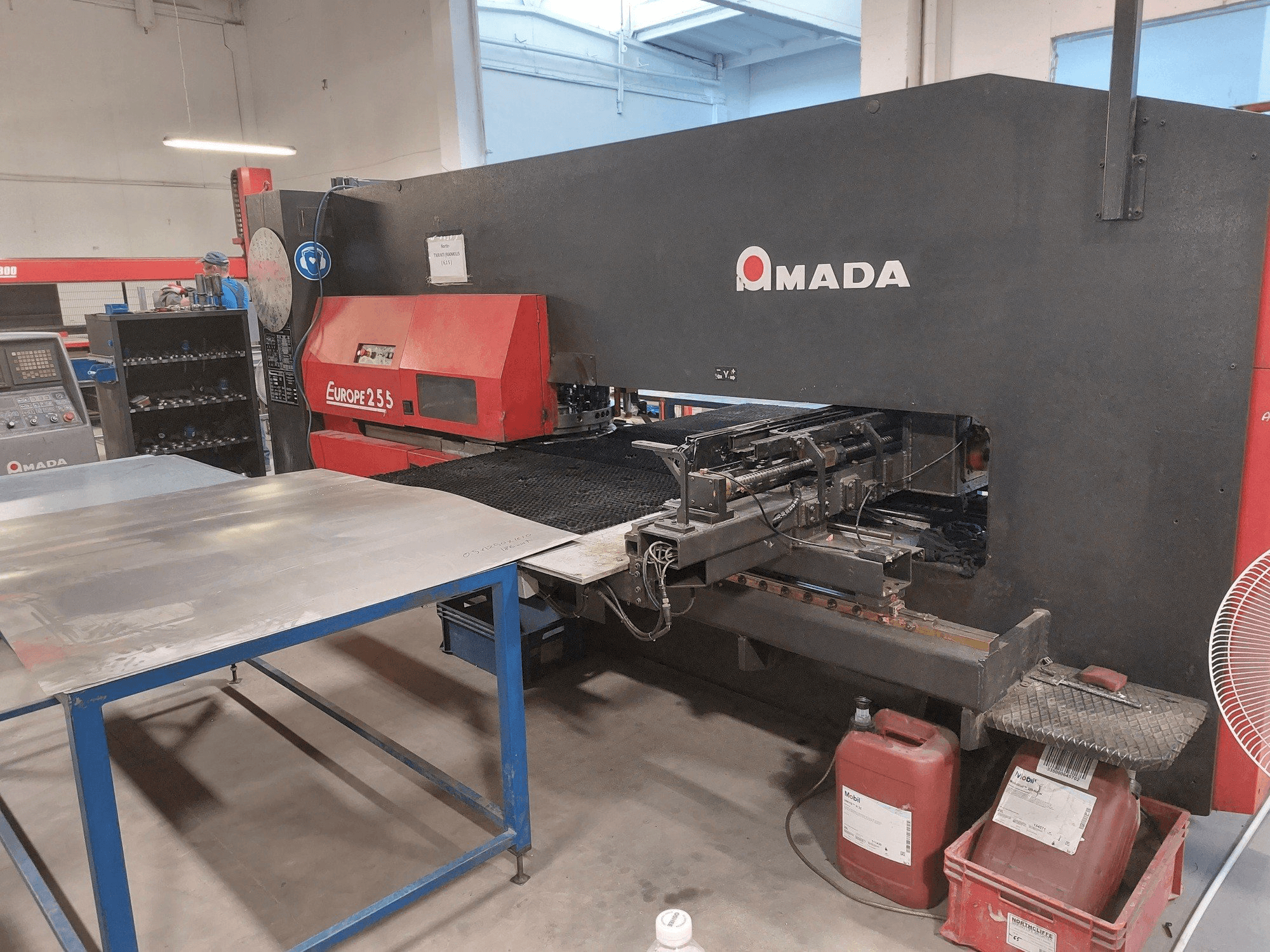 AMADA Europe 255 Mašinos vaizdas iš priekio