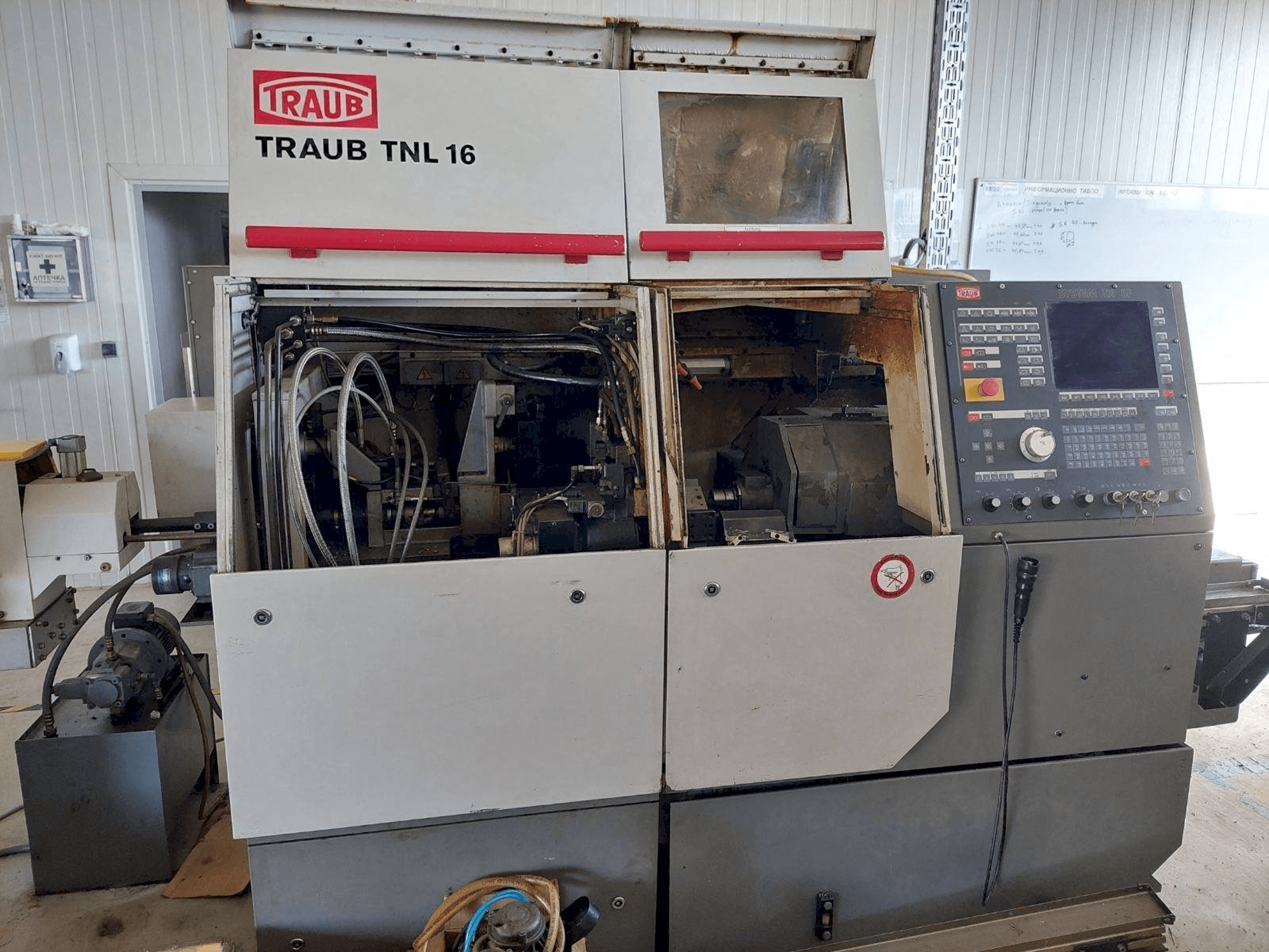TRAUB TNL16G-TX8F Mašinos vaizdas iš priekio