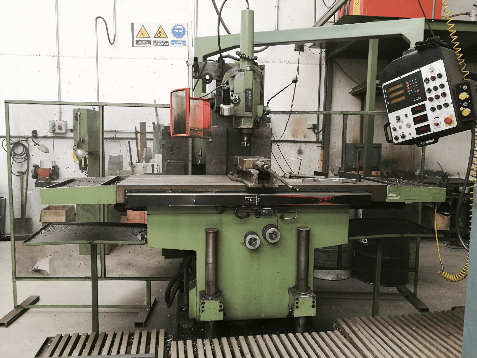 CME F4 CMC Mašinos vaizdas iš priekio